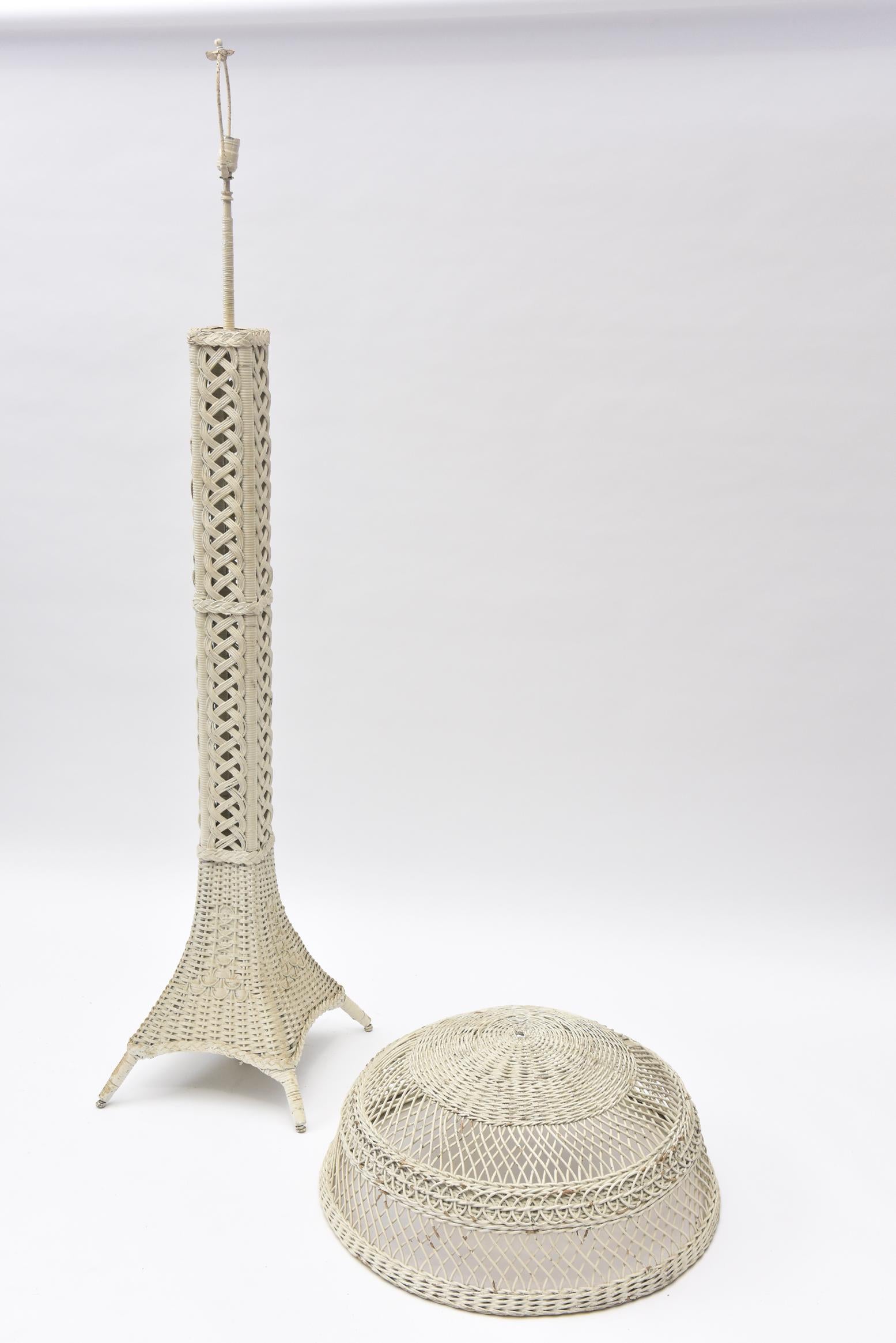 Late 19th Century Victorian Wicker Standing Parlor Lamp with Splay Foot Base and Woven Open Work For Sale