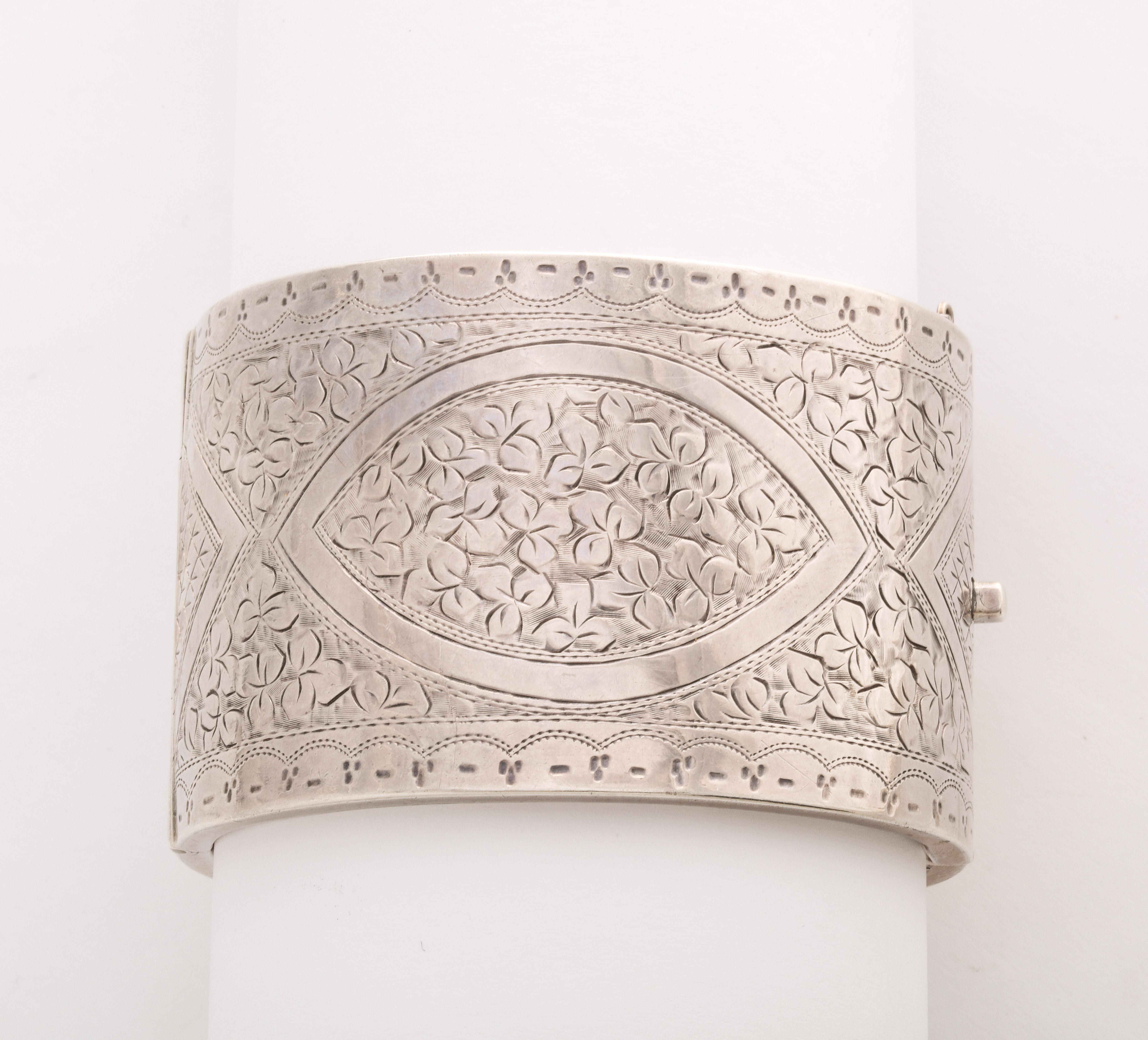 Femenino o masculino Puño Victoriano Ancho Hoja de Hiedra Significa Aferrarse en venta