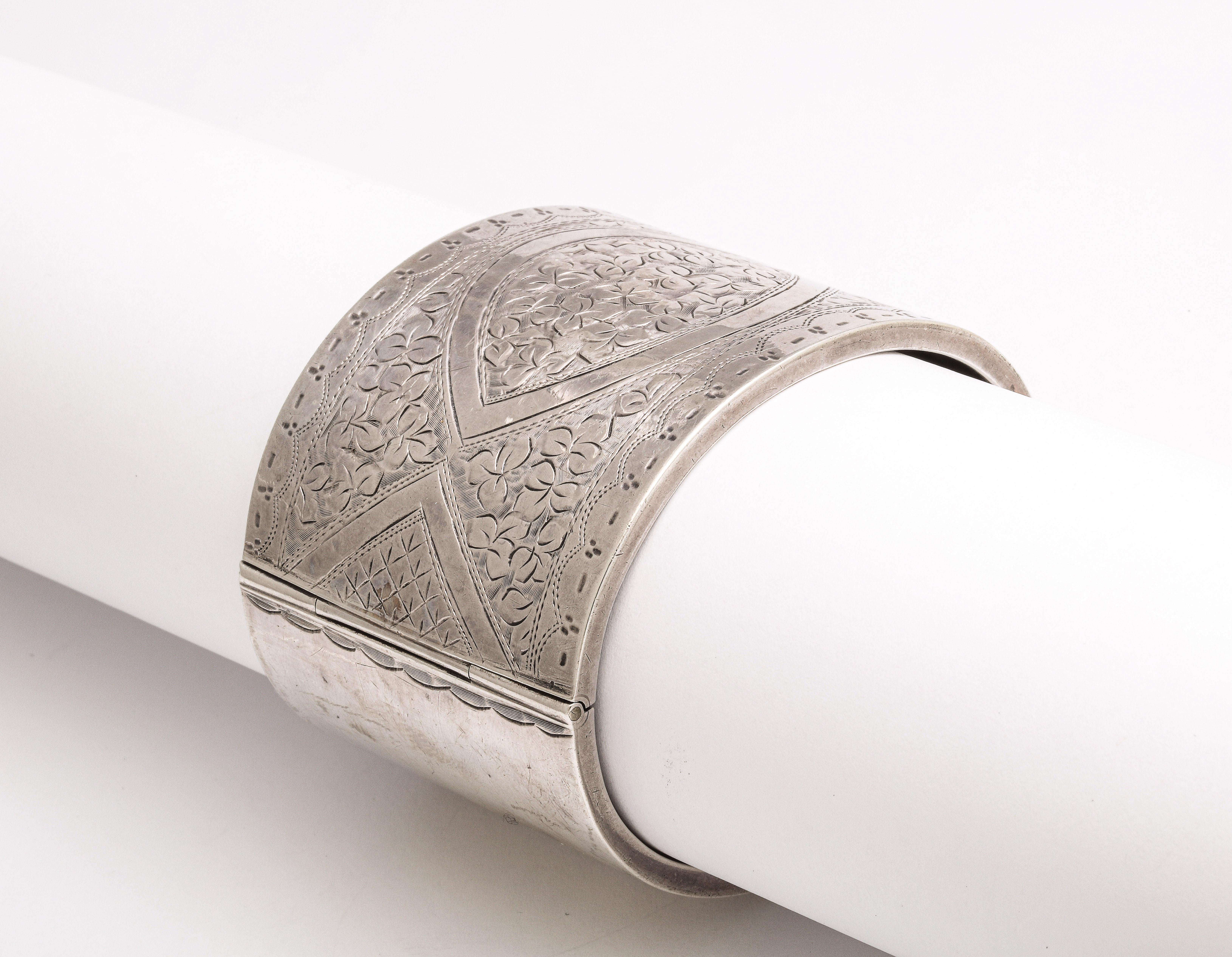 Puño Victoriano Ancho Hoja de Hiedra Significa Aferrarse en venta 2