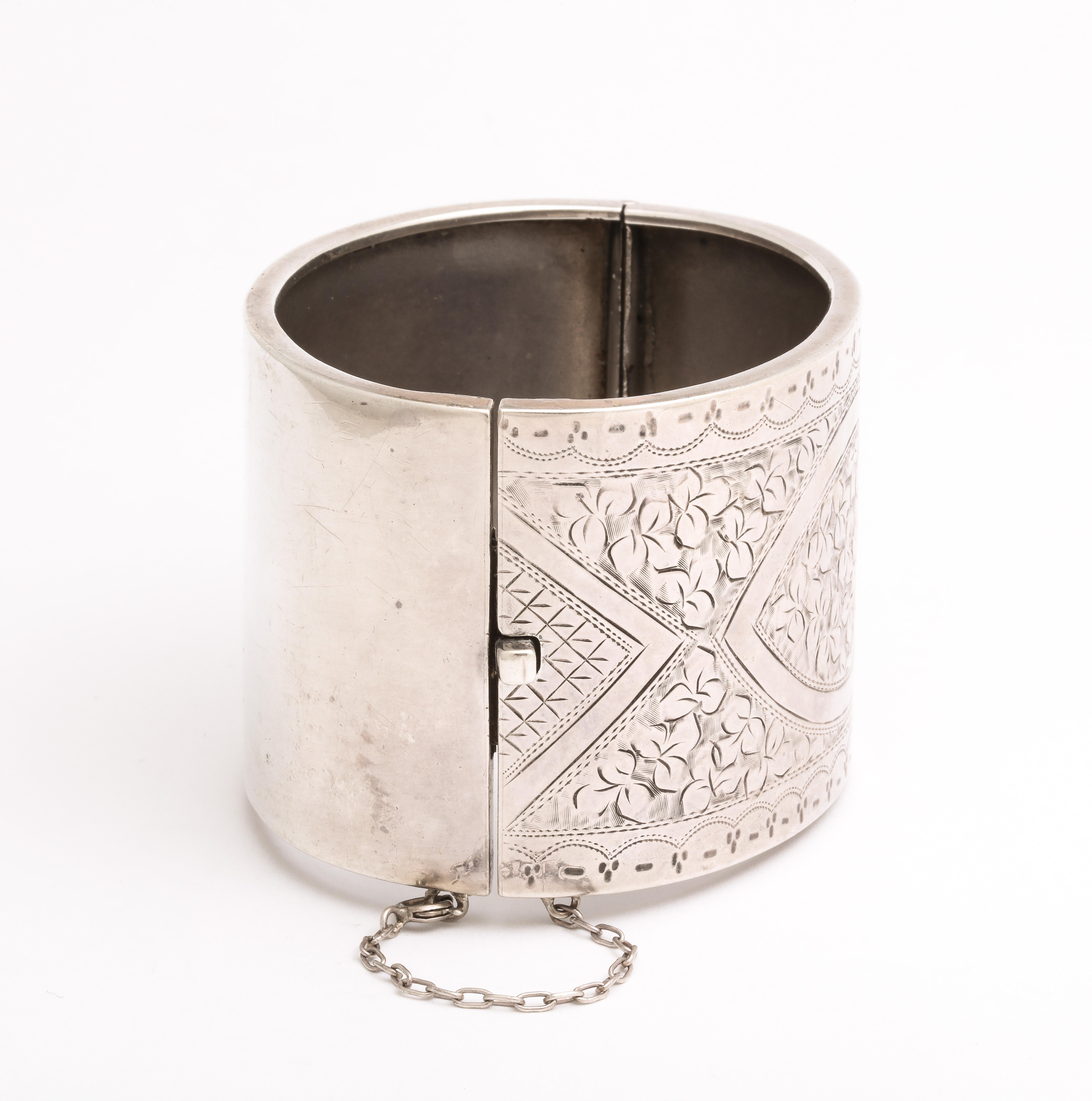 Puño Victoriano Ancho Hoja de Hiedra Significa Aferrarse en venta 4