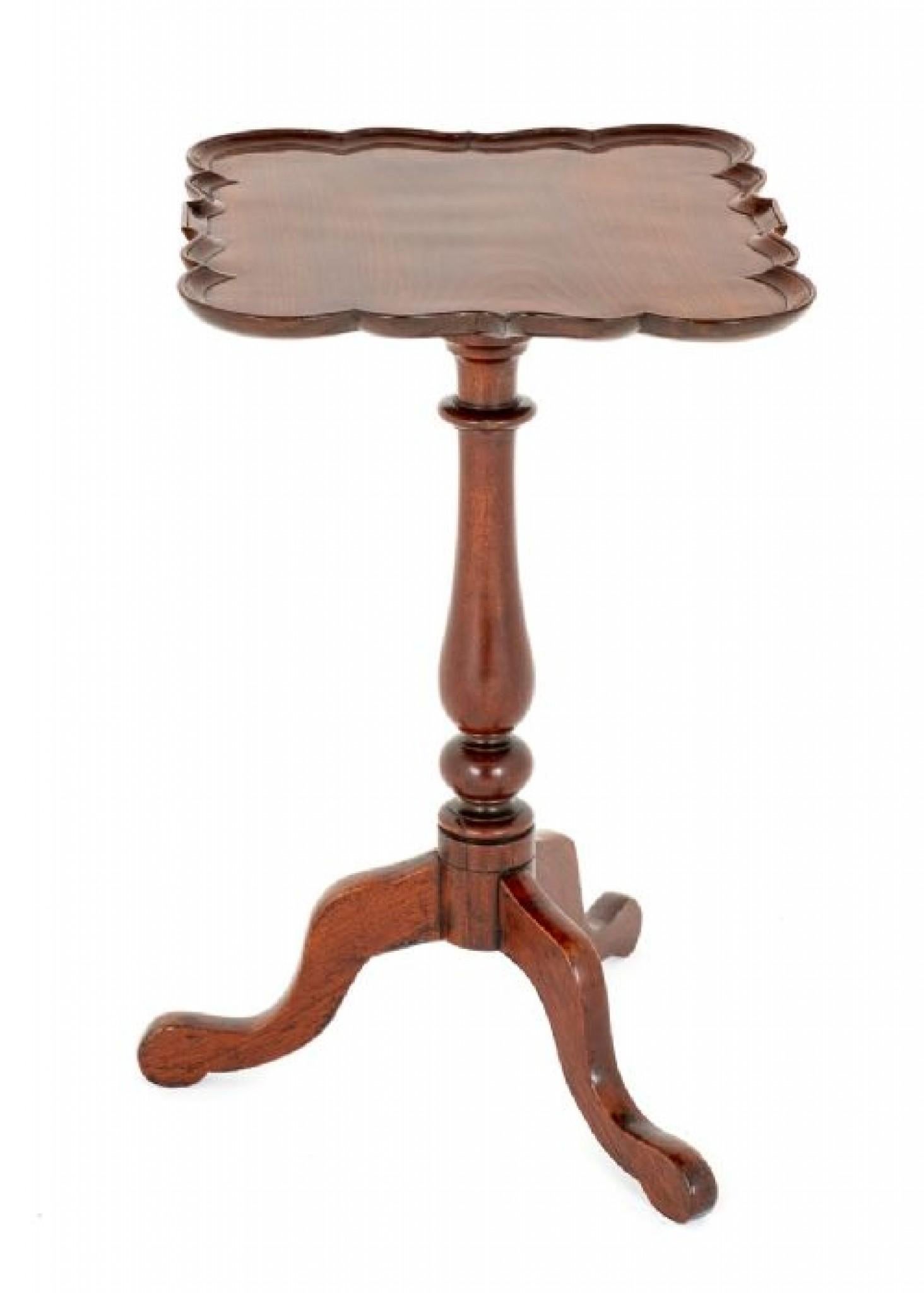 Pretty Victorian Mahogany Wine Table.
circa 1860
The Top of the Wine Table Features Flame Mahogany Timbers With Scalloped Moldings.
The Table Stands upon Shaped Legs with a Ring Turned Column.
Presented in good condition.