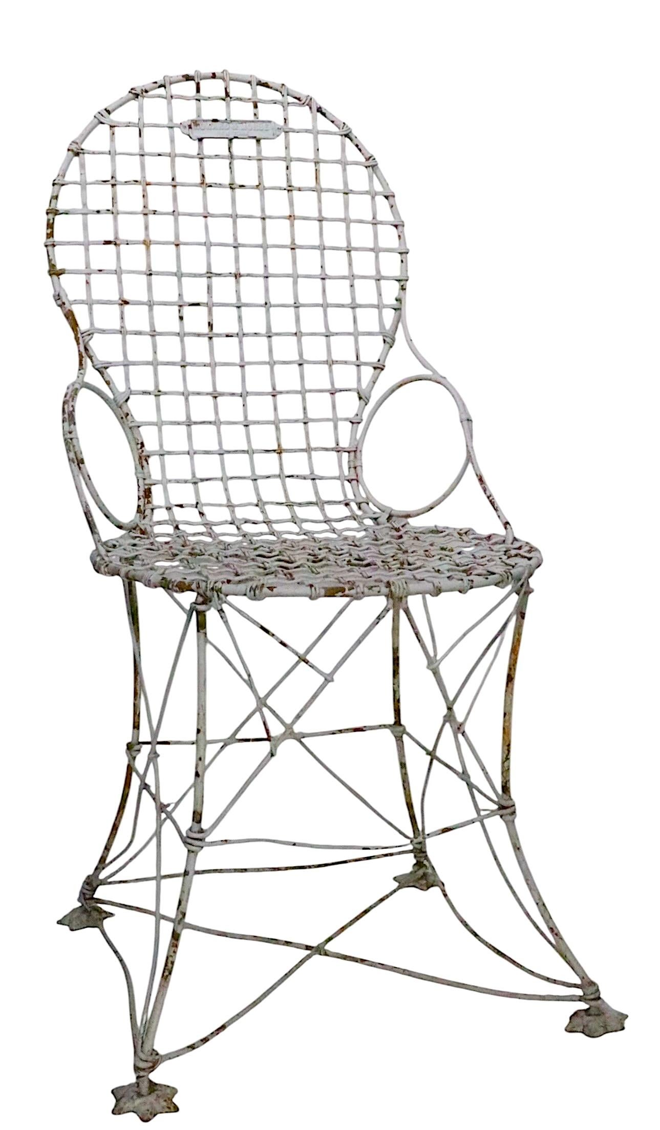 Métal Chaises de jardin victoriennes en fil de fer par Howard & Morse vers 1880/1900 en vente