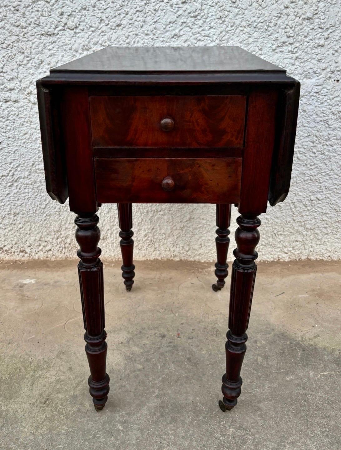 Early Victorian Victorian Wood Drop-Leaf Side Table with Turned Legs, 19th Century For Sale