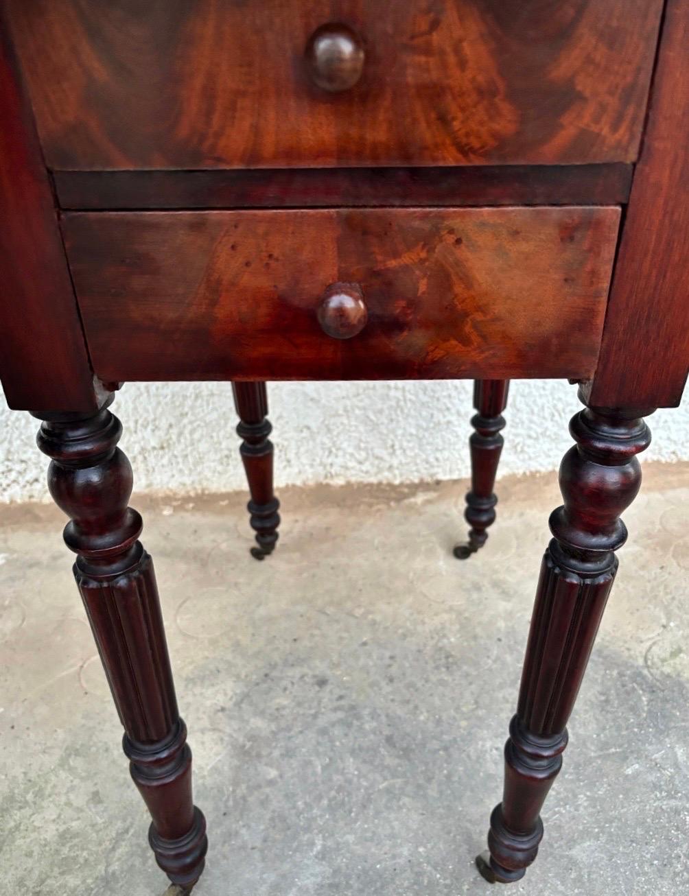 Victorian Wood Drop-Leaf Side Table with Turned Legs, 19th Century For Sale 1