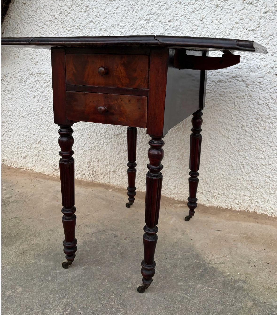 Victorian Wood Drop-Leaf Side Table with Turned Legs, 19th Century For Sale 2