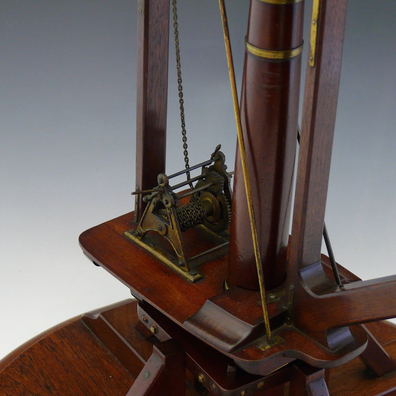 Viktorianischer Modellkran aus Holz:: um 1880 im Zustand „Gut“ im Angebot in London, GB