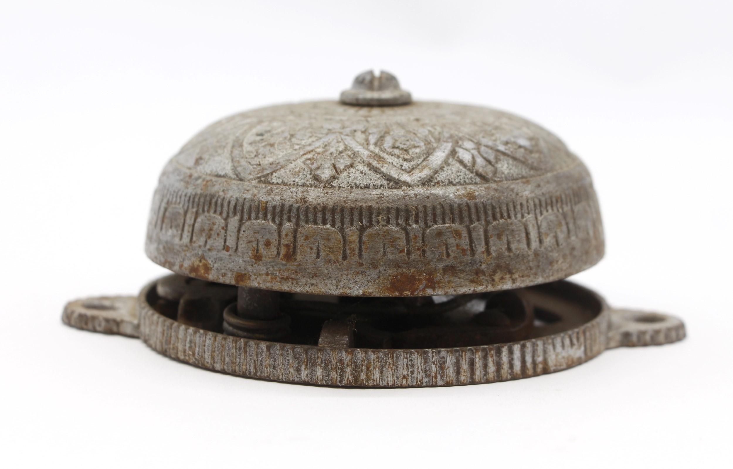 Victorian Working Cast Iron Doorbell Matching Crank In Good Condition In New York, NY