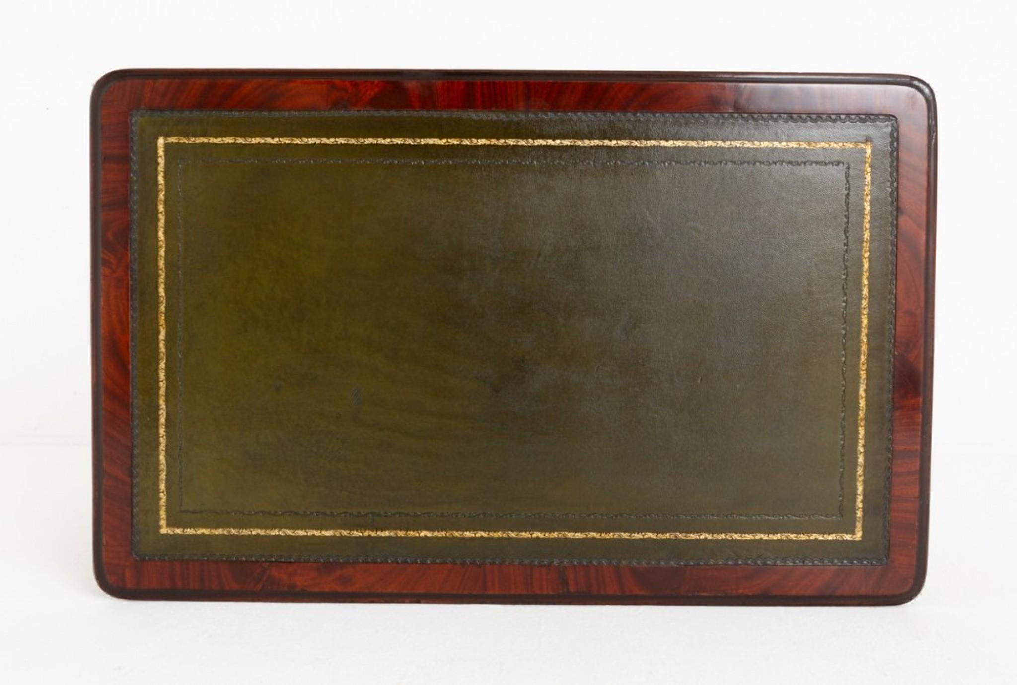 Viktorianischer Mahagoni-Schreibtisch im viktorianischen Stil Holland and Sons 1870 im Angebot 3