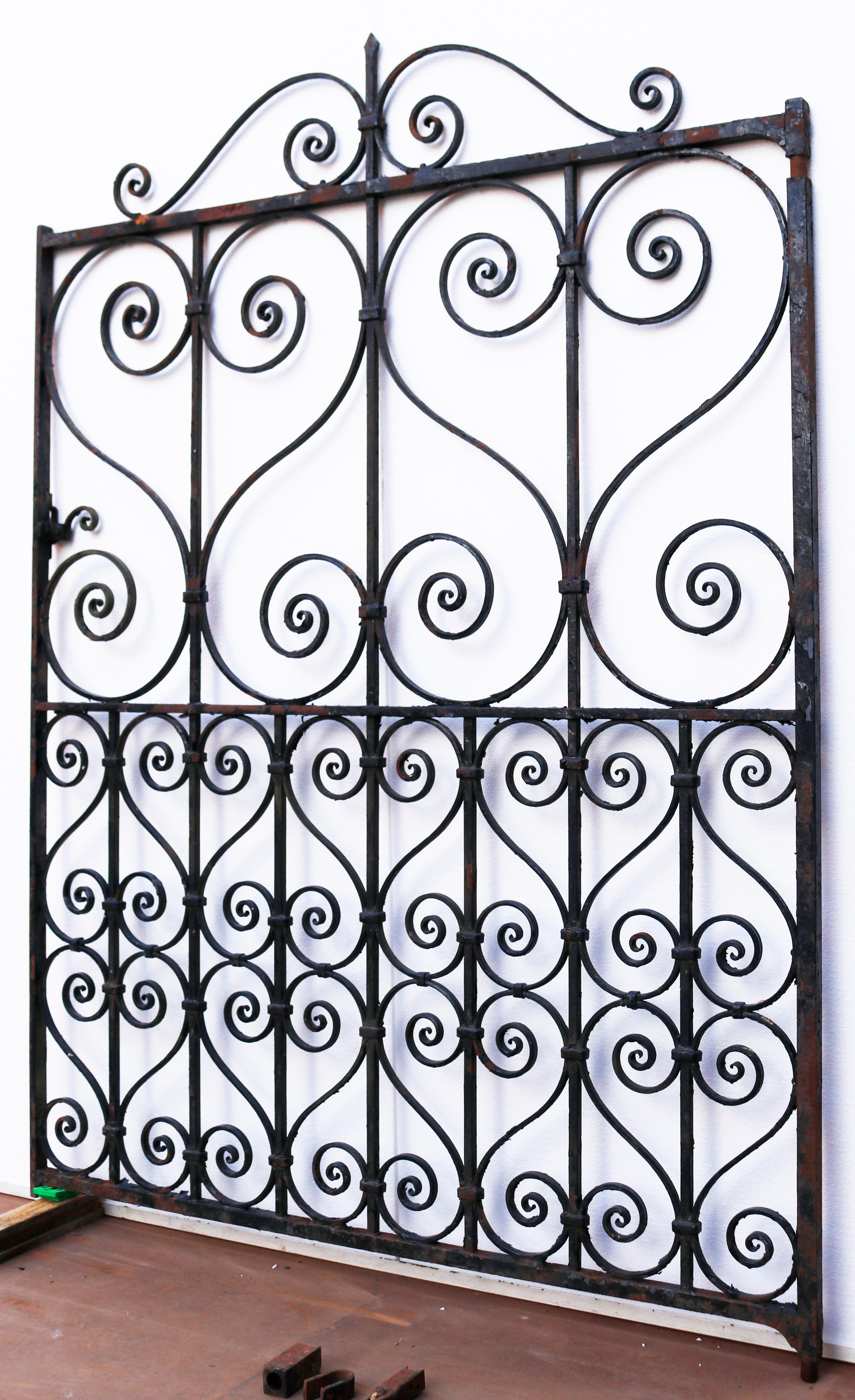 Victorian Wrought Iron Decorative Gate In Good Condition For Sale In Wormelow, Herefordshire