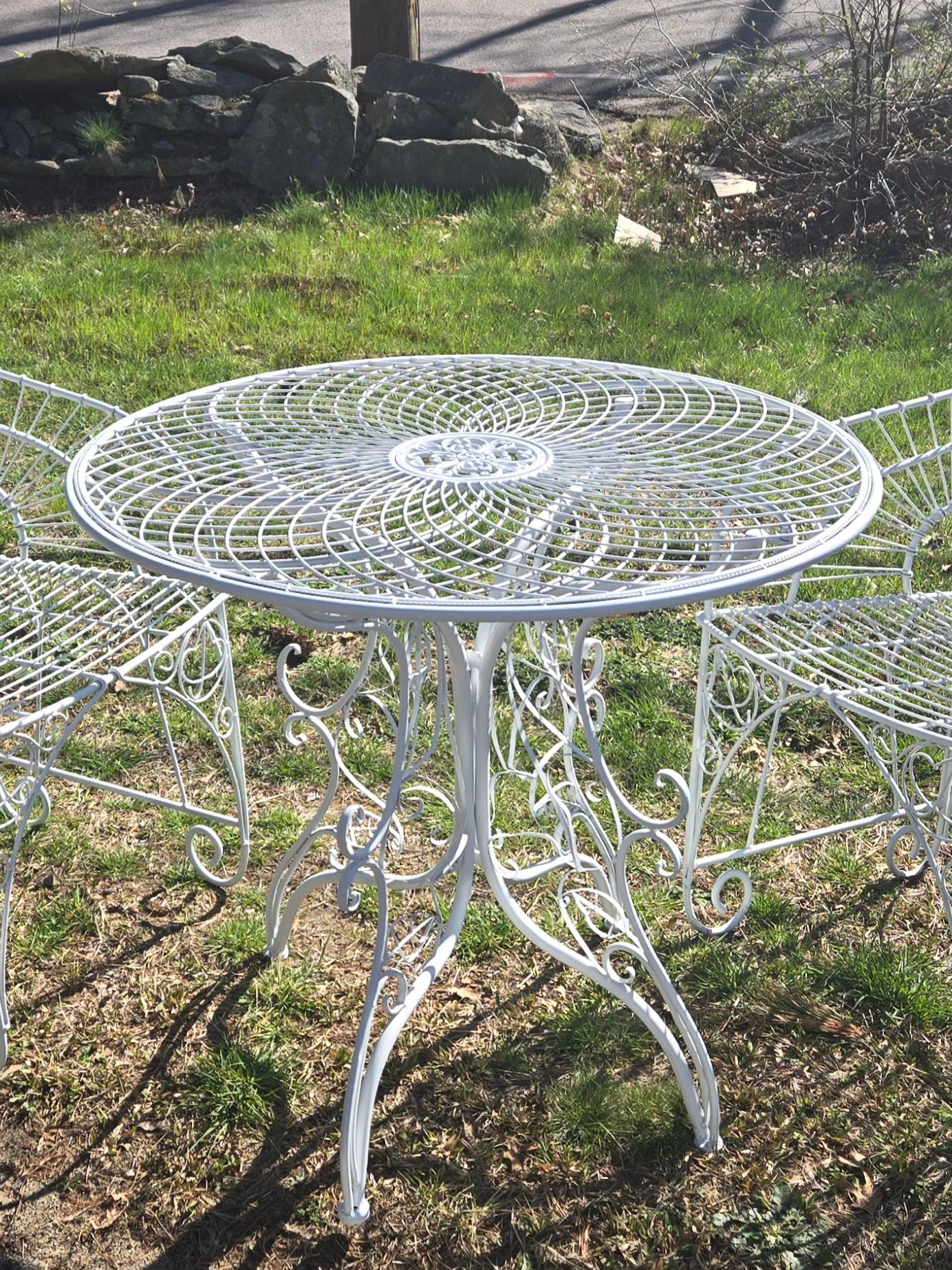 20th Century Victorian Wrought Iron Outdoor Chairs For Sale