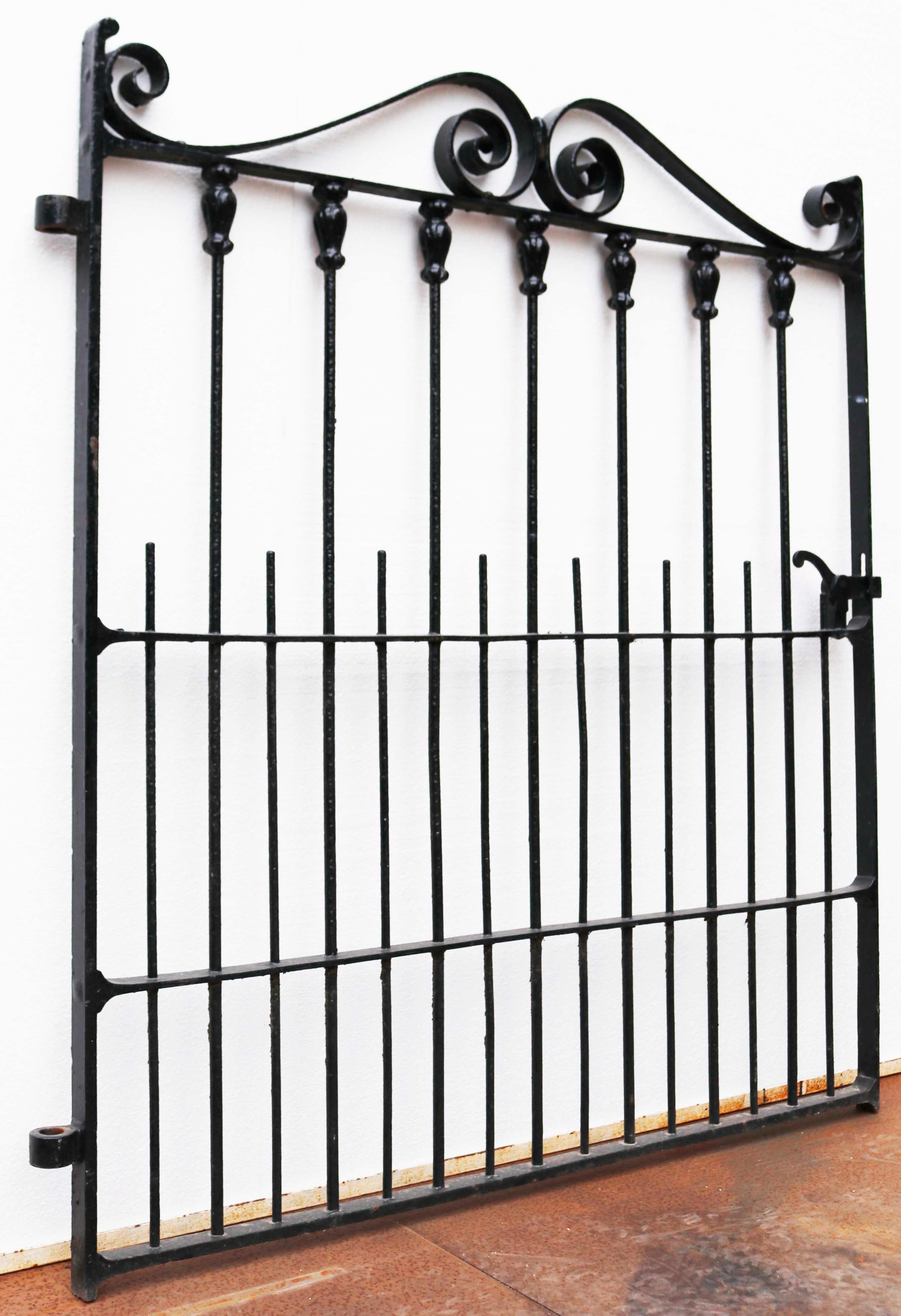 Victorian Wrought Iron Pedestrian Garden Gate In Good Condition For Sale In Wormelow, Herefordshire