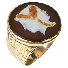 Victorian Yellow Gold and Sardonyx Cameo Gents Ring