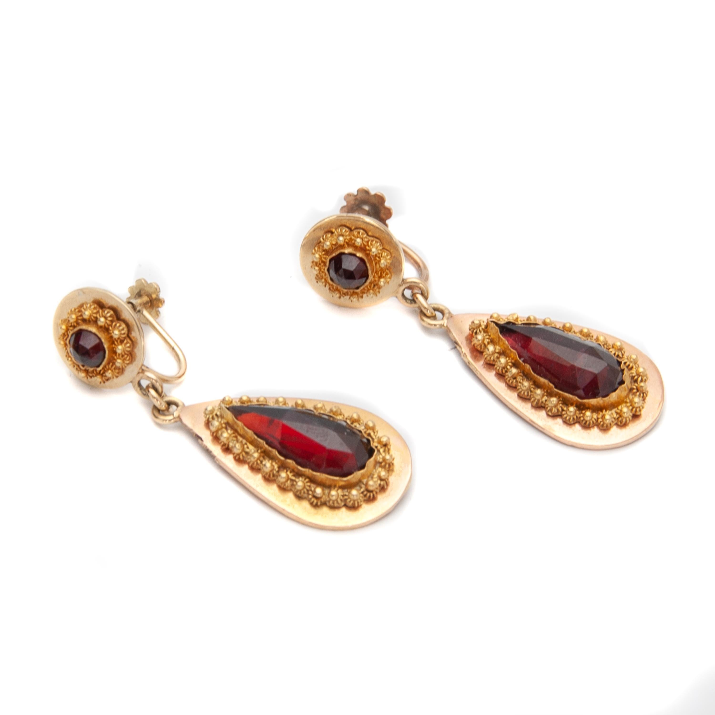 Antique 1890's Garnet Dangle Earrings In Good Condition For Sale In Rotterdam, NL