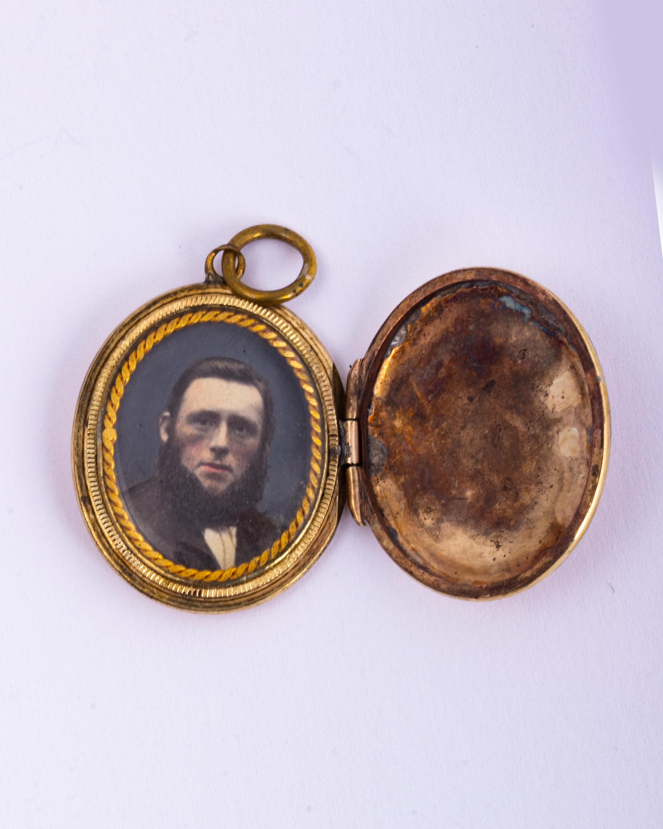 Relicario Victoriano Ornamentado de Oro Amarillo en Bueno estado para la venta en Chipping Campden, GB