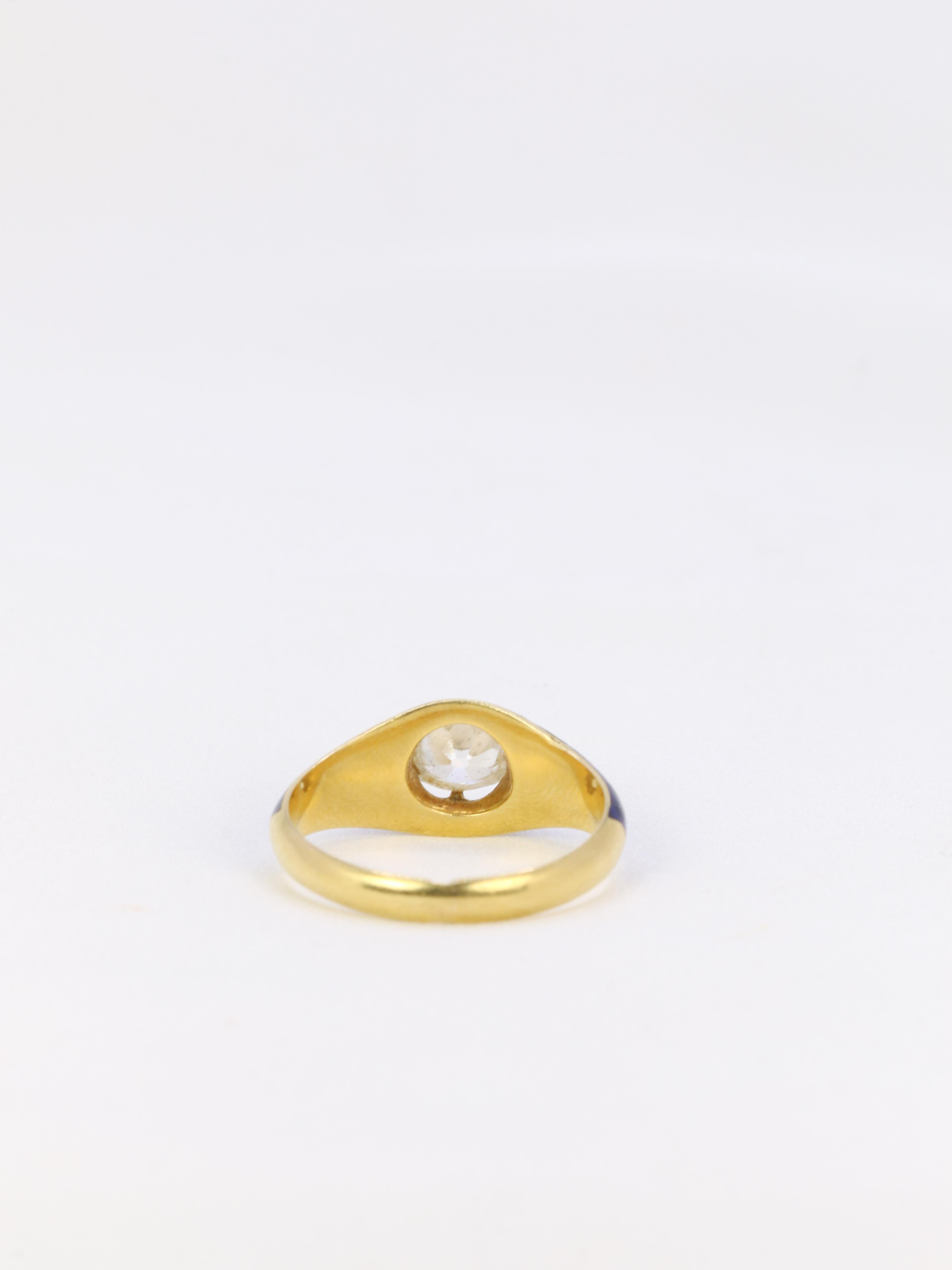 Women's or Men's Victorian yellow gold ring with blue enamel and 0.9 ct old mine cut diamond For Sale