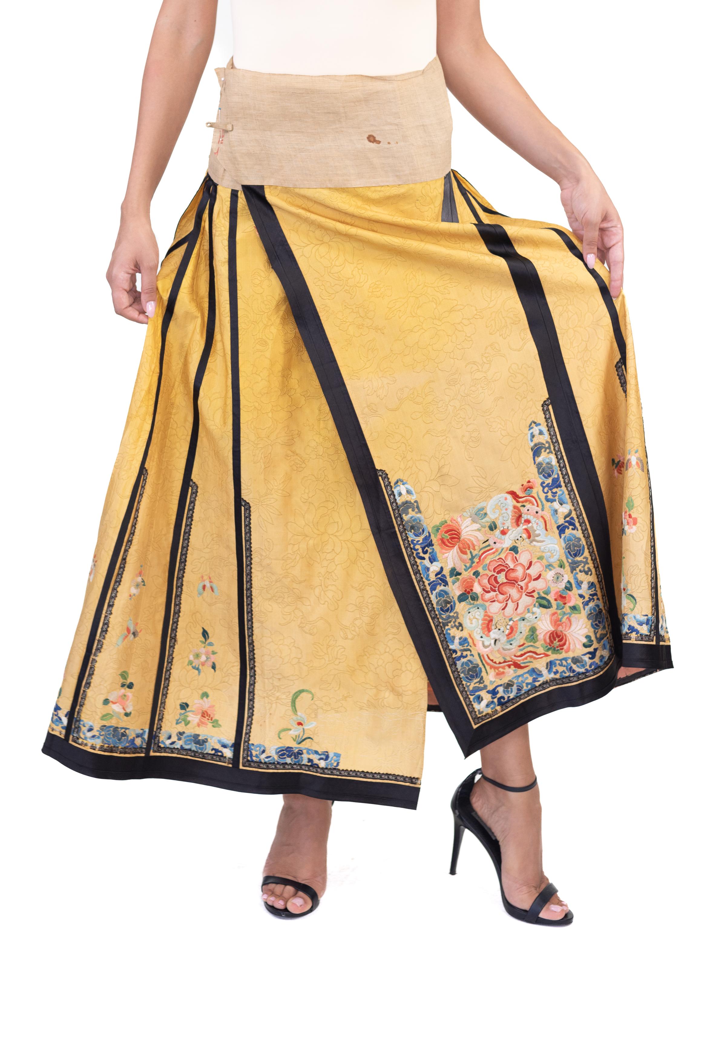 Victorian Yellow Hand Embroidered Silk Antique Chinese Skirt In Excellent Condition For Sale In New York, NY