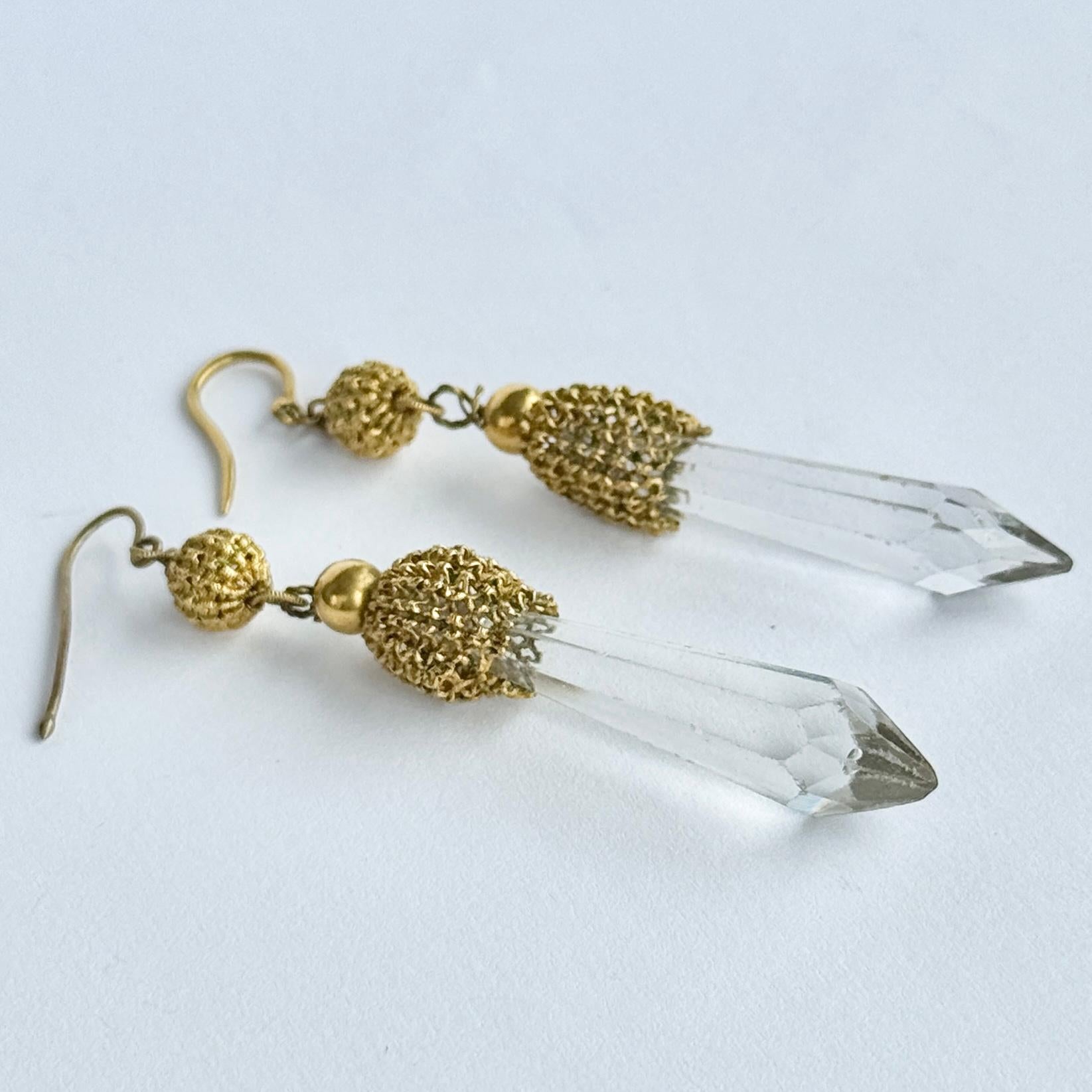 Boucle d'oreille pendante victorienne en Meta et cristal de roche Bon état - En vente à Chipping Campden, GB
