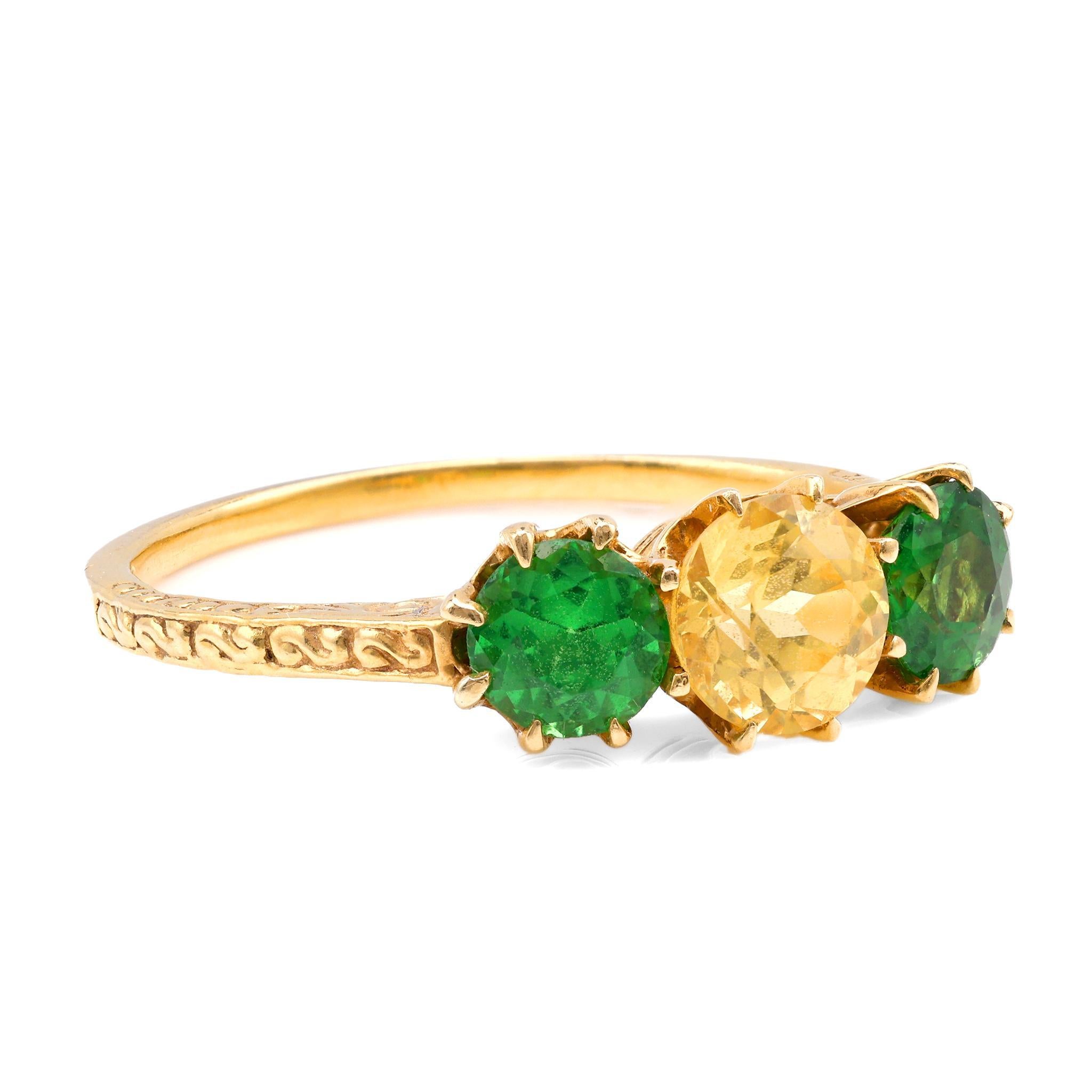Viktorianischer Gelb Saphir Tsavorit 18K Gelbgold Drei Stein Ring (Brillantschliff)