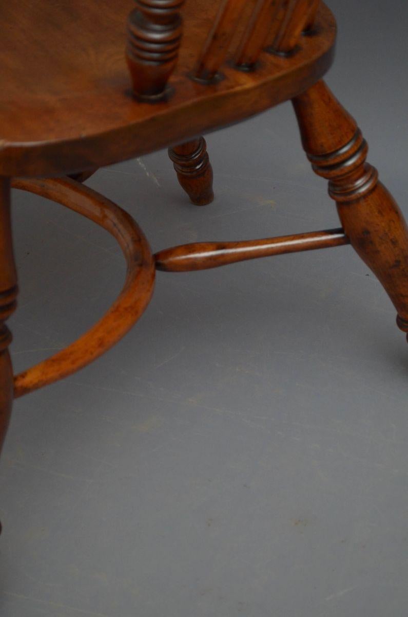 Victorian Yew Wood Windsor Chair For Sale 5