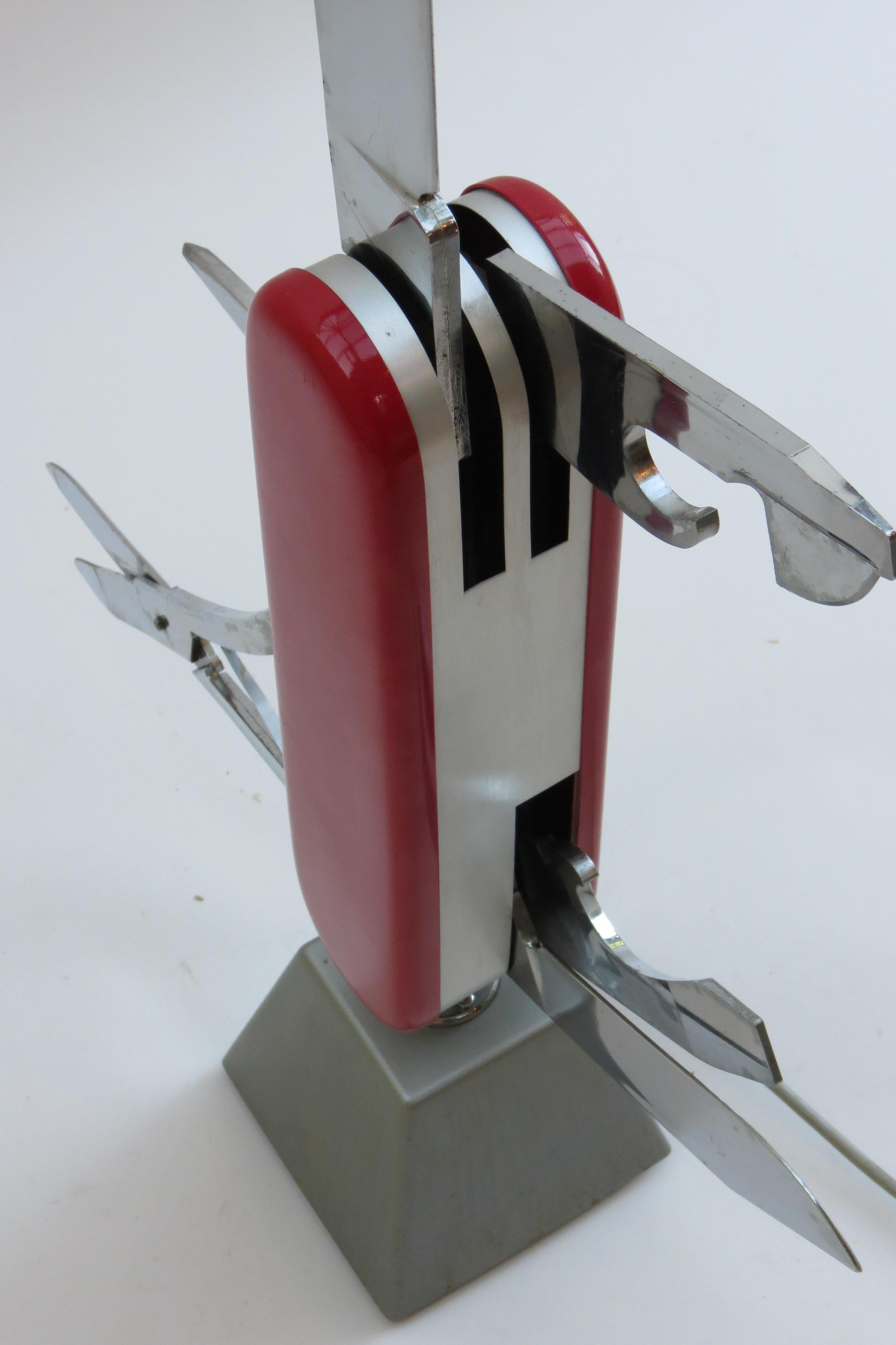 swiss army knife moving display