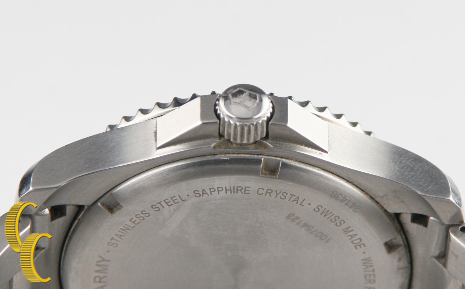 Victorinox Swiss Army Stainless Steel Watch with Date, 43 mm In Good Condition For Sale In Van Nuys, CA