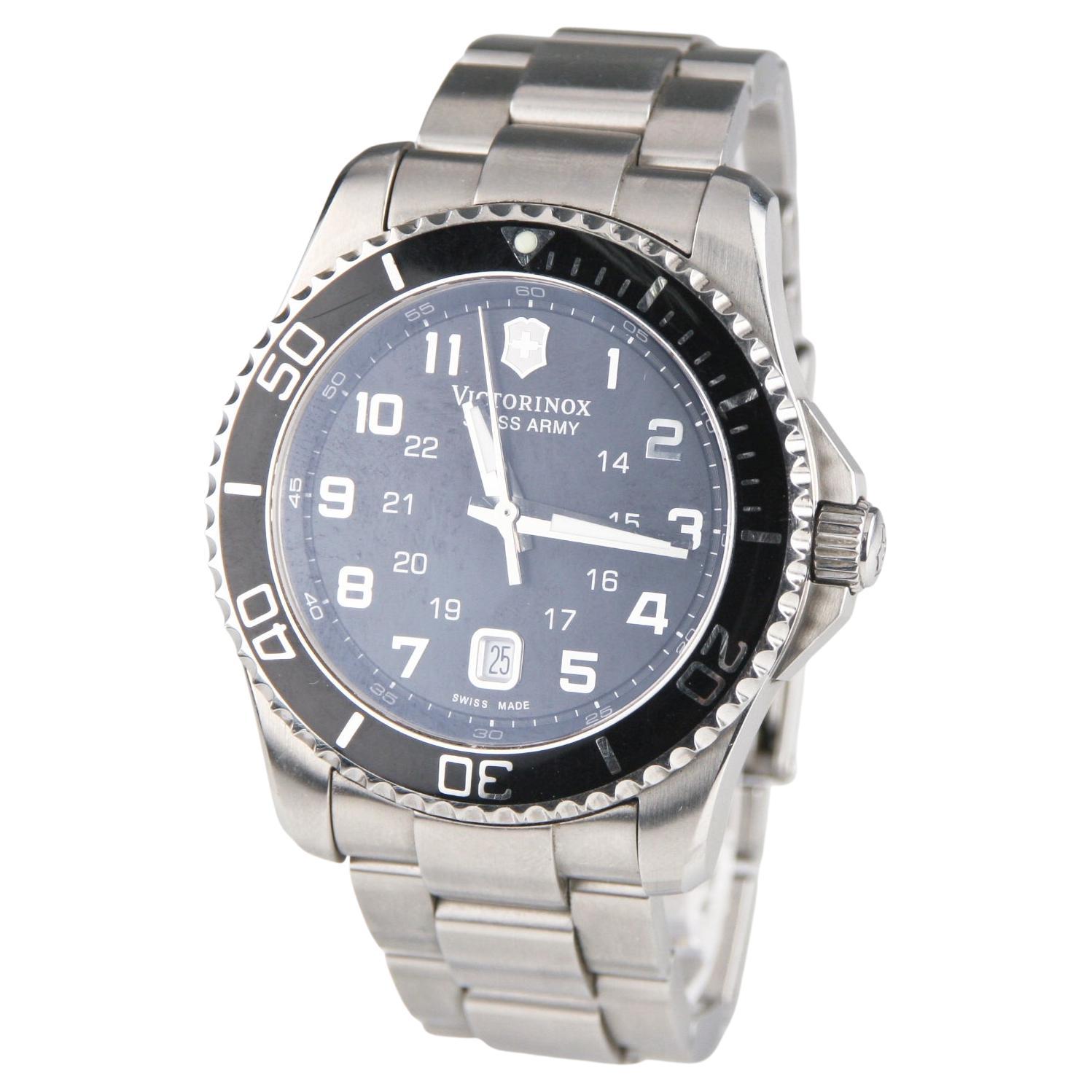 Victorinox Swiss Army Montre en acier inoxydable avec date, 43 mm