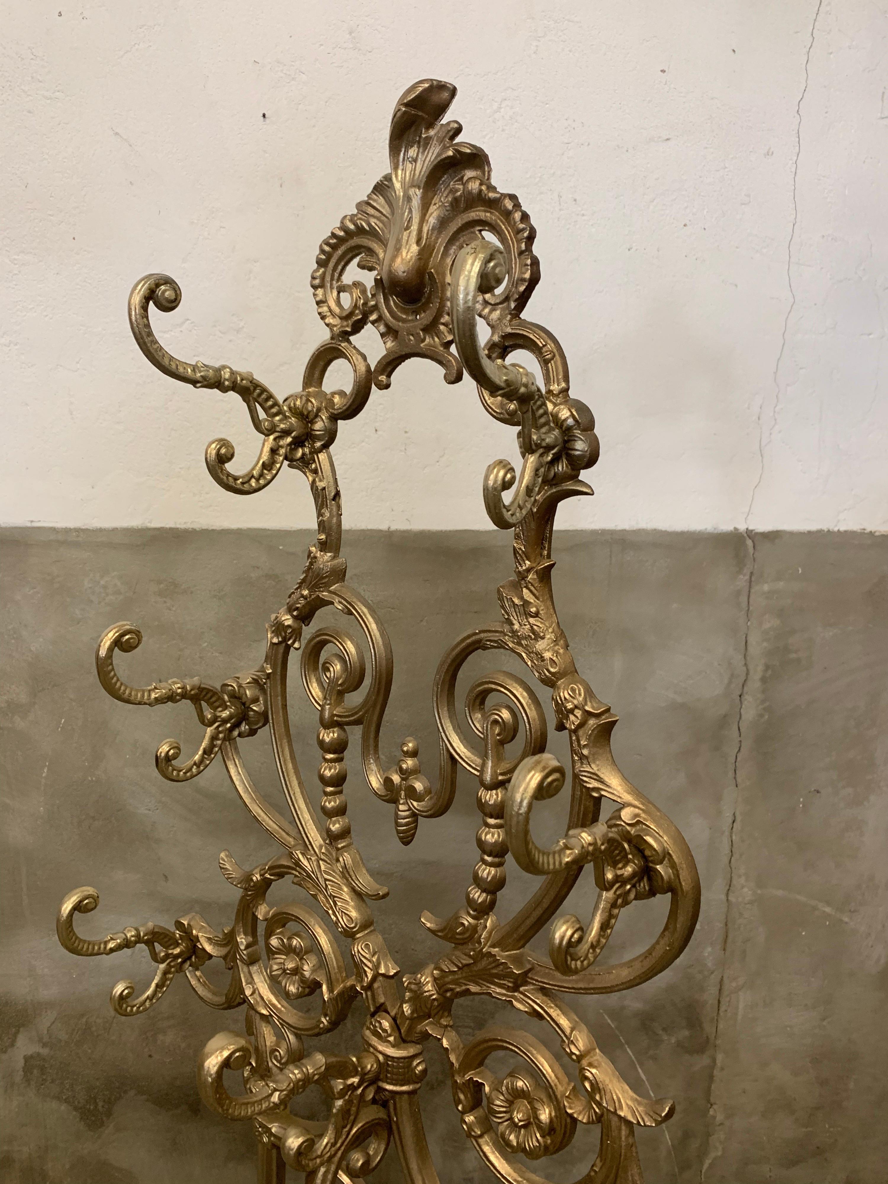 Victorian cast iron coat rack. Made around 1880 and weighs at least 60 kilos. Was once blank / white / green and was later painted gold. You may regret that, but it definitely has something. Exudes pure class. Beautiful ornaments. Overall in a very