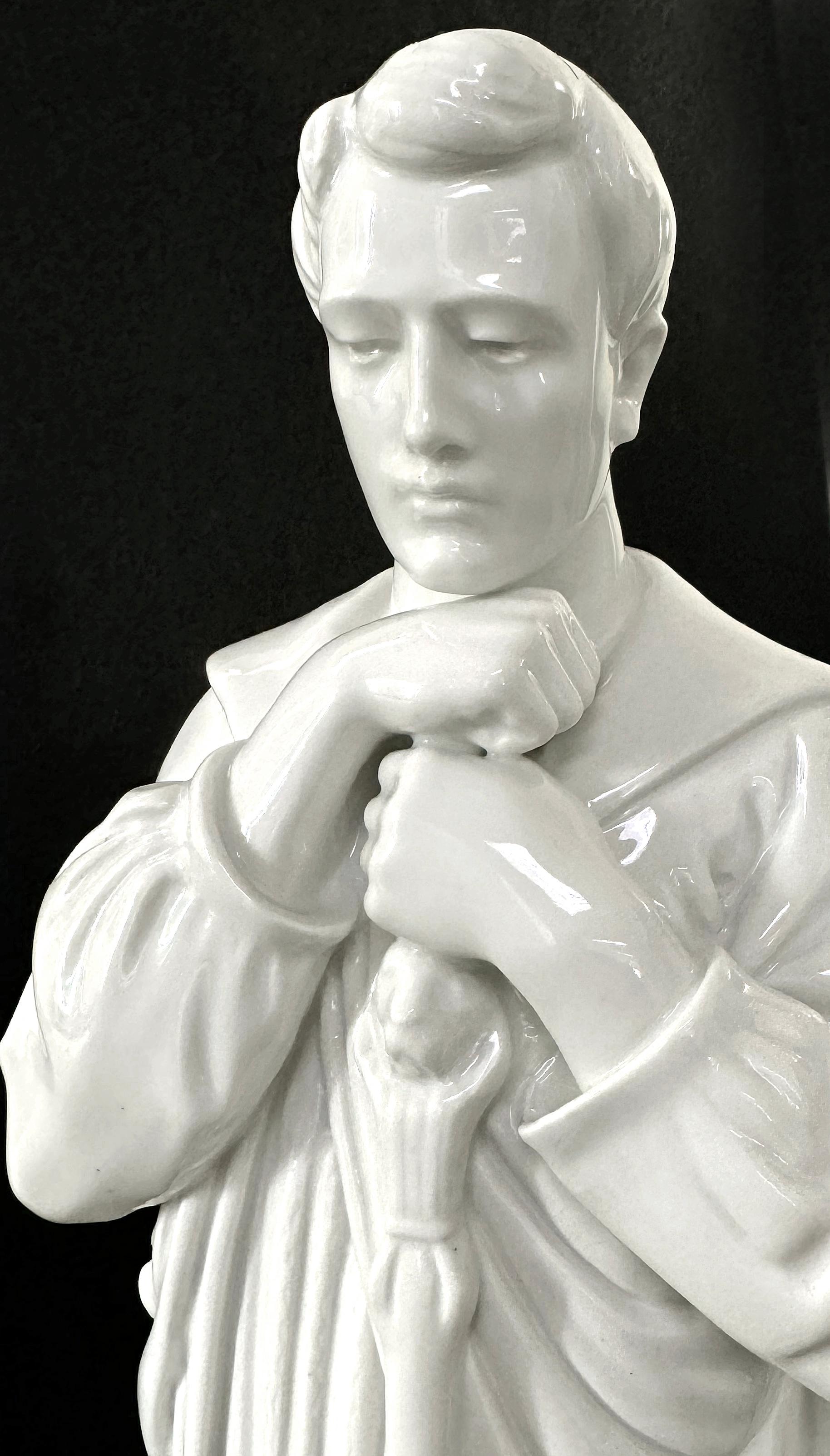 Danois « Victorie », grande sculpture allégorique unique en porcelaine avec nu masculin en vente