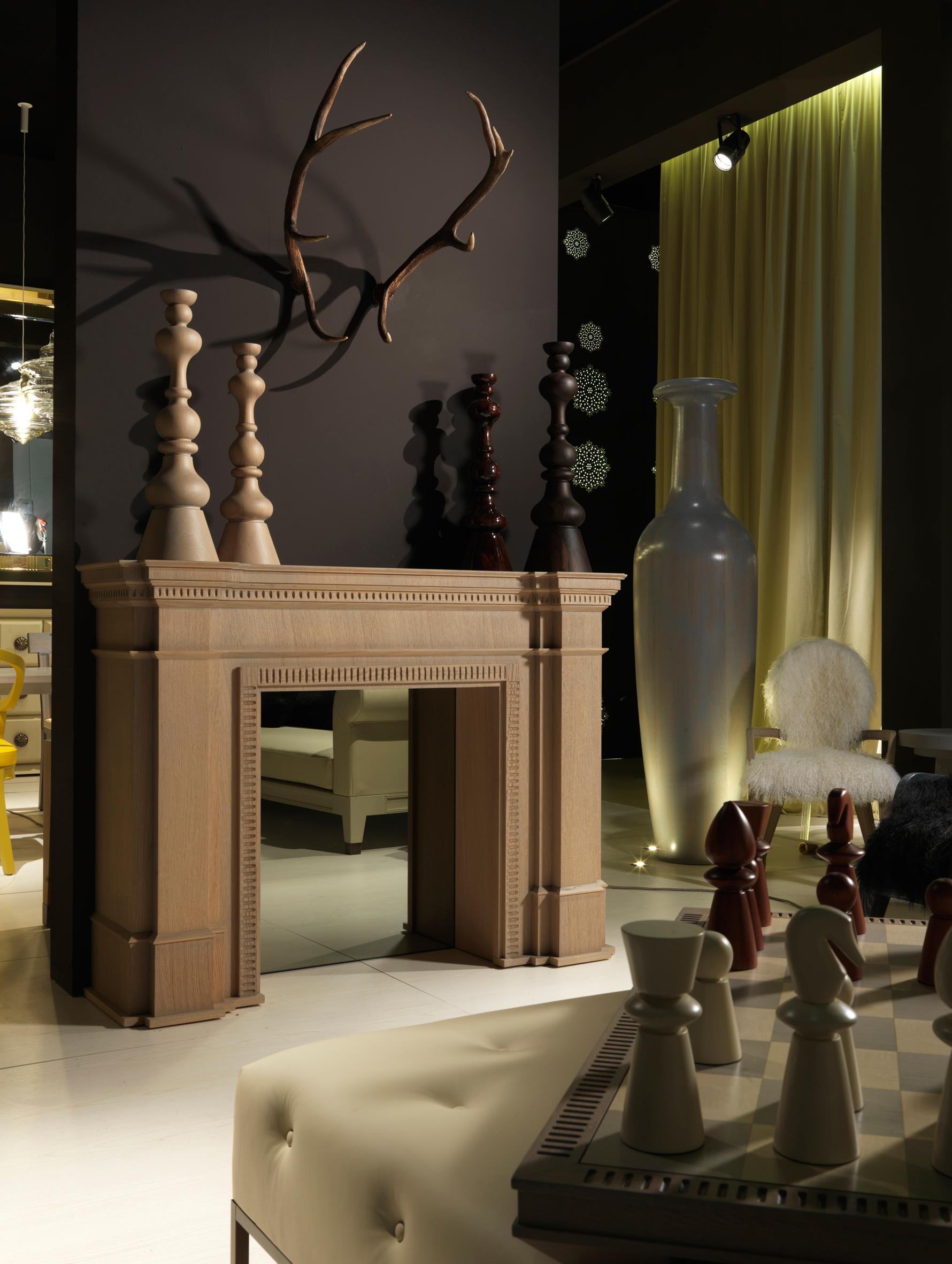 italien Buffet de style VICTORY en bois massif blanc et rouge avec échecs en érable et acajou en vente