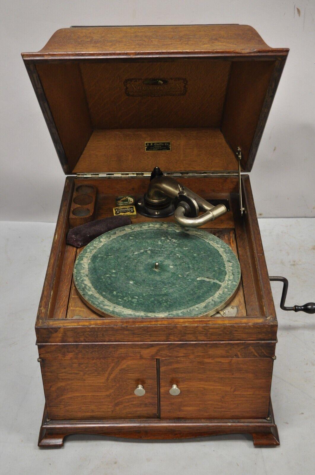 vintage victrola record player