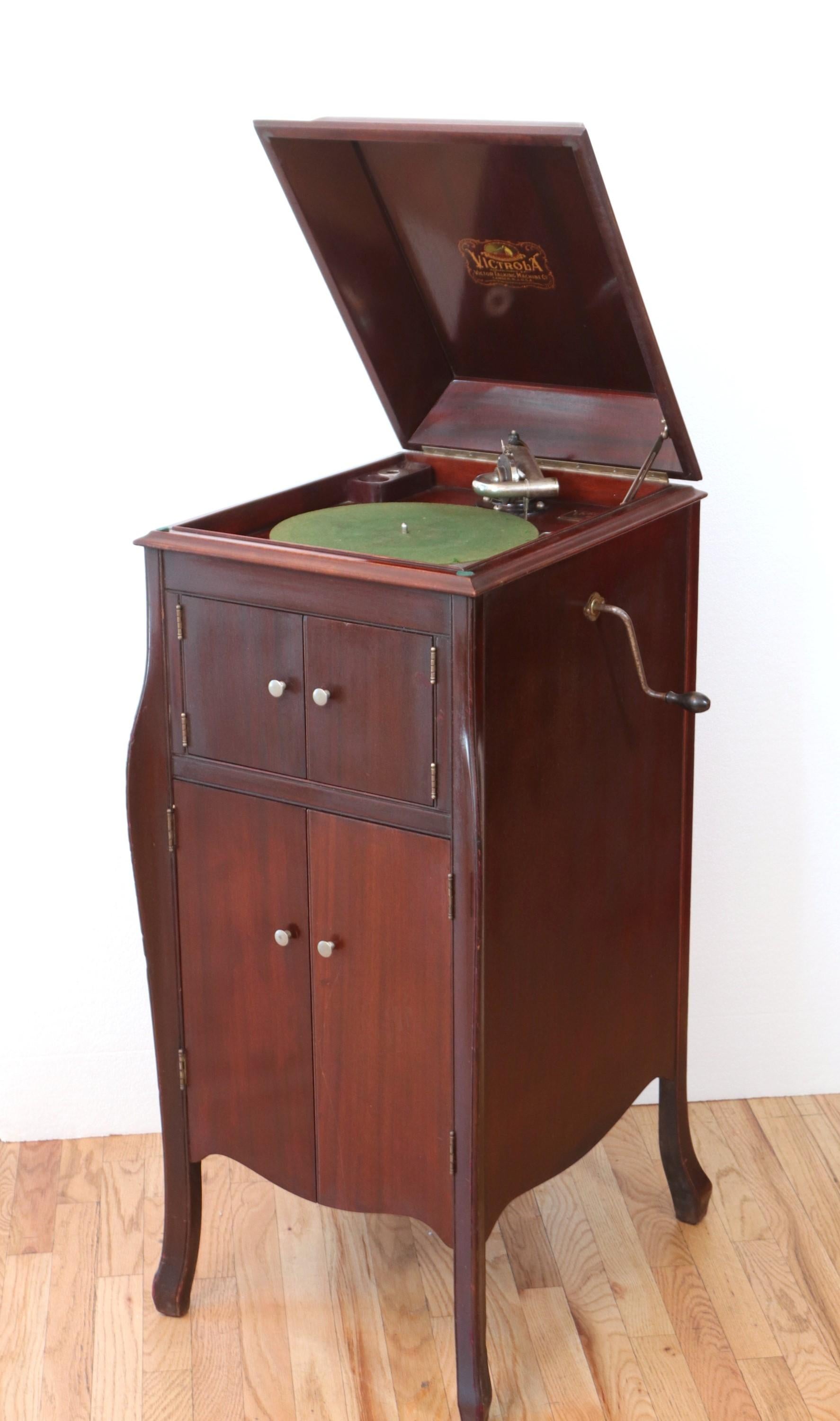 Victrola VV-X Floor-Model Phonograph by The Victrola Talking Machine Co. For Sale 1