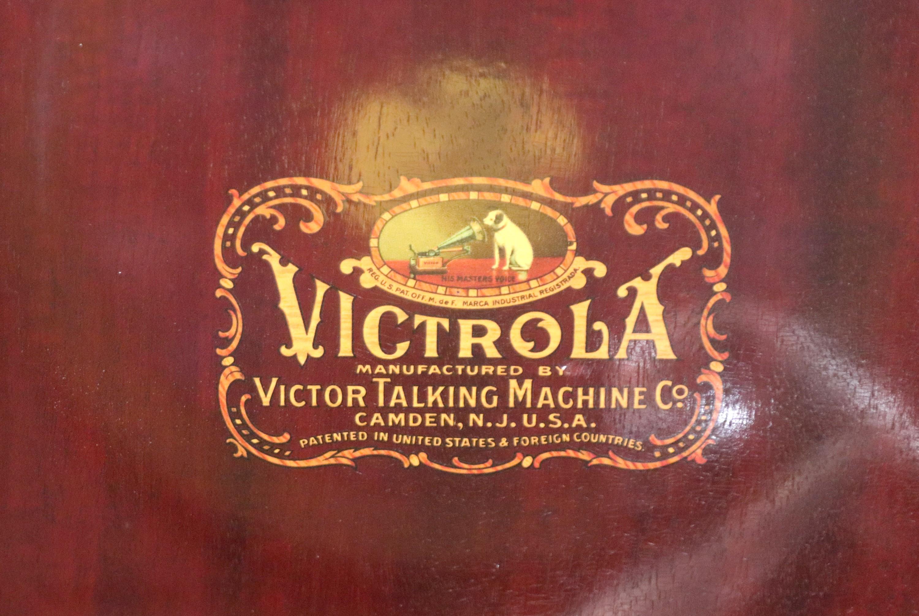 Victrola VV-X Bodenmodell Phonograph von The Victrola Talking Machine Co. (amerikanisch) im Angebot