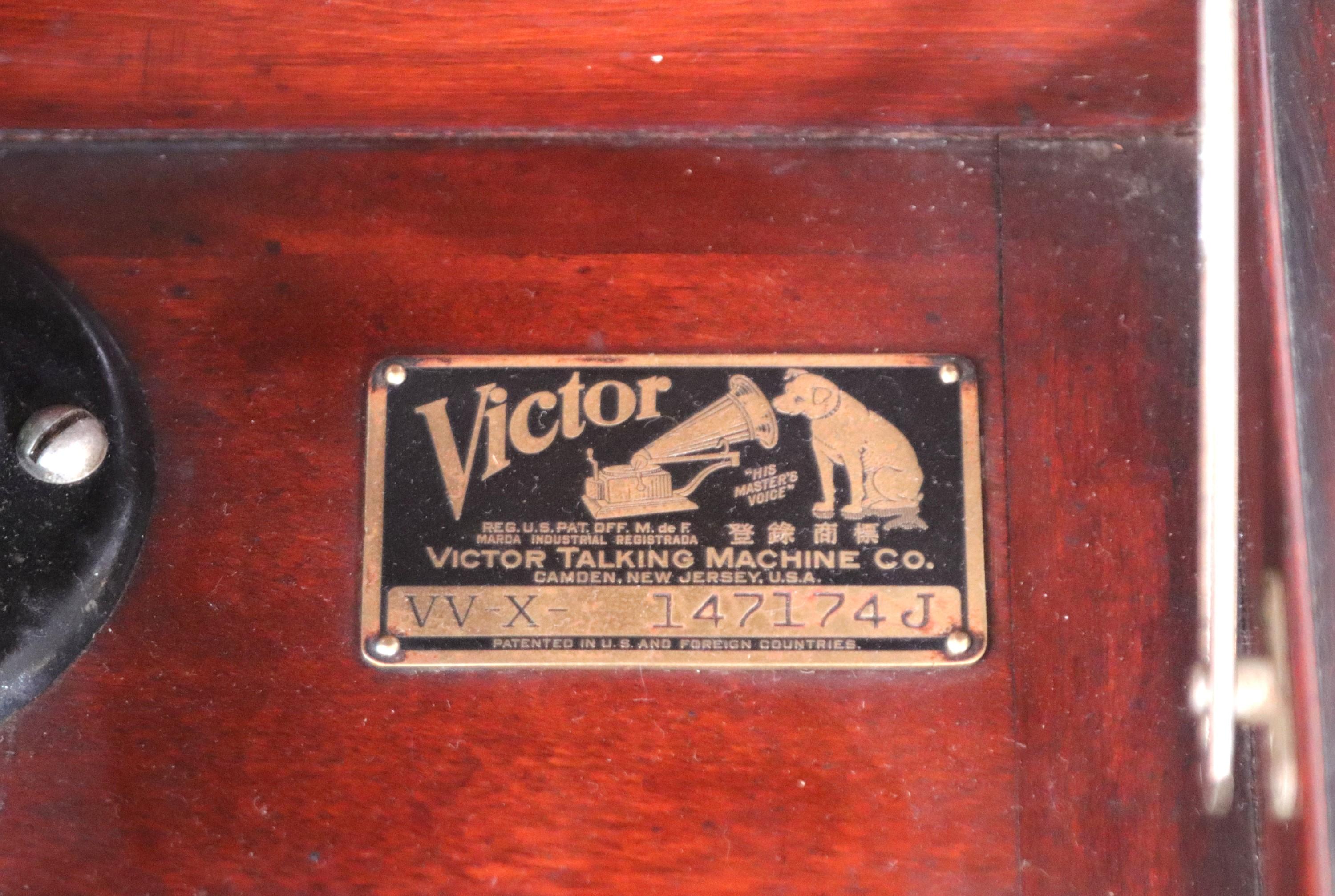 Victrola VV-X Bodenmodell Phonograph von The Victrola Talking Machine Co. im Zustand „Gut“ im Angebot in New York, NY