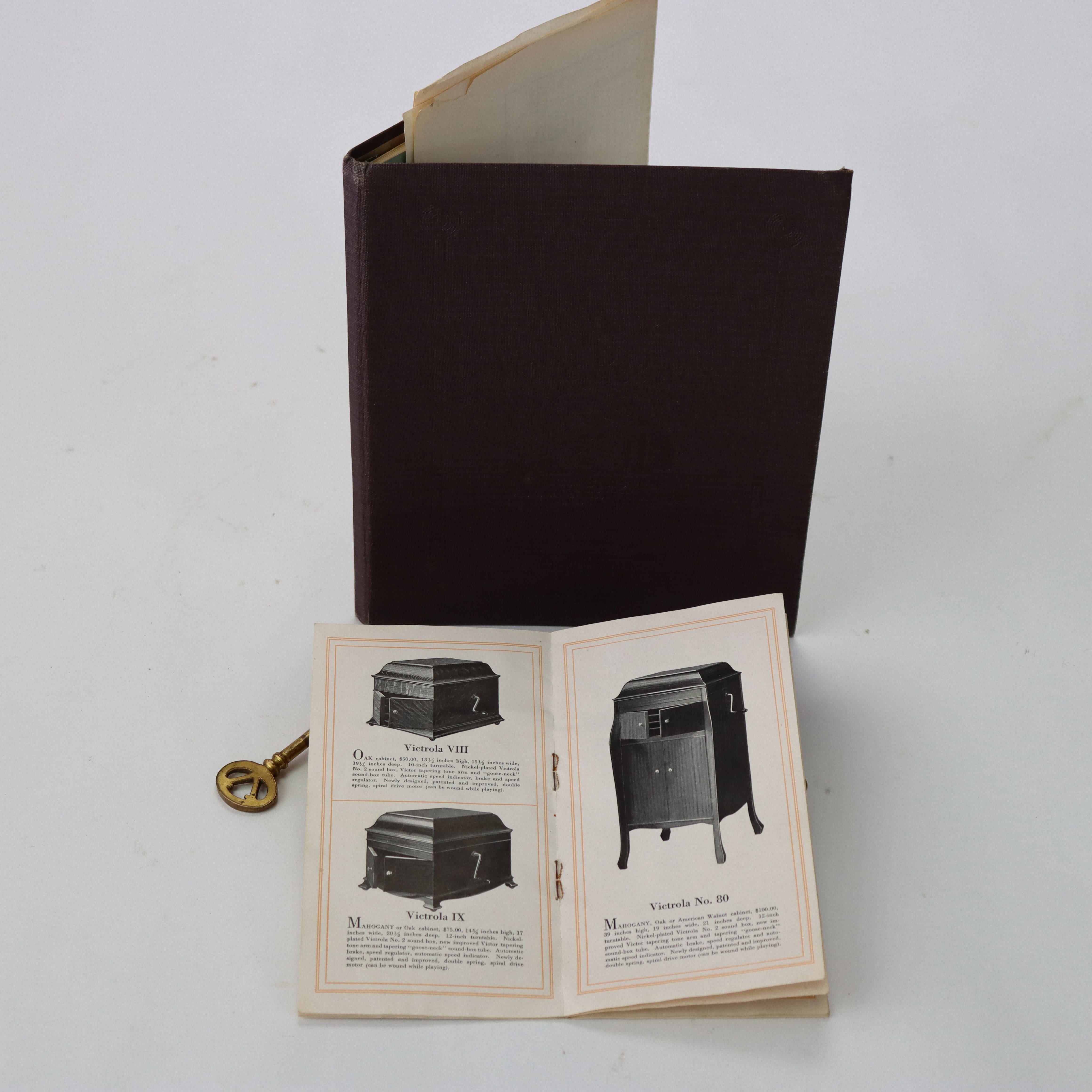Victrola XVI acajou, lecteur de disques droit et disques C1900 en vente 11