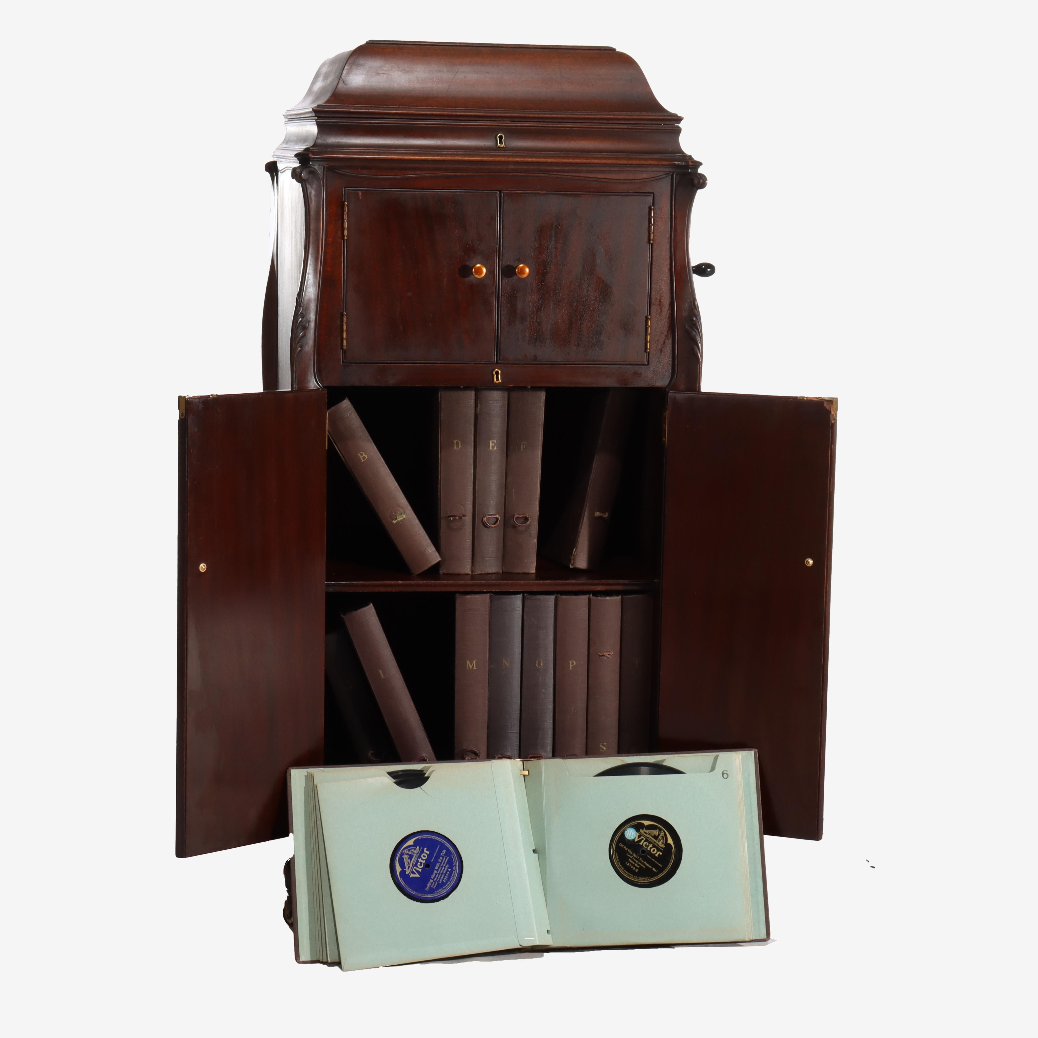Victrola XVI acajou, lecteur de disques droit et disques C1900 en vente 13