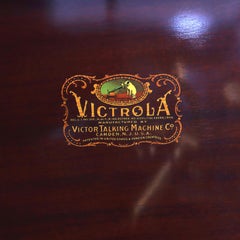 Victrola XVI Mahogany Upright Disc Player & Discs C1900