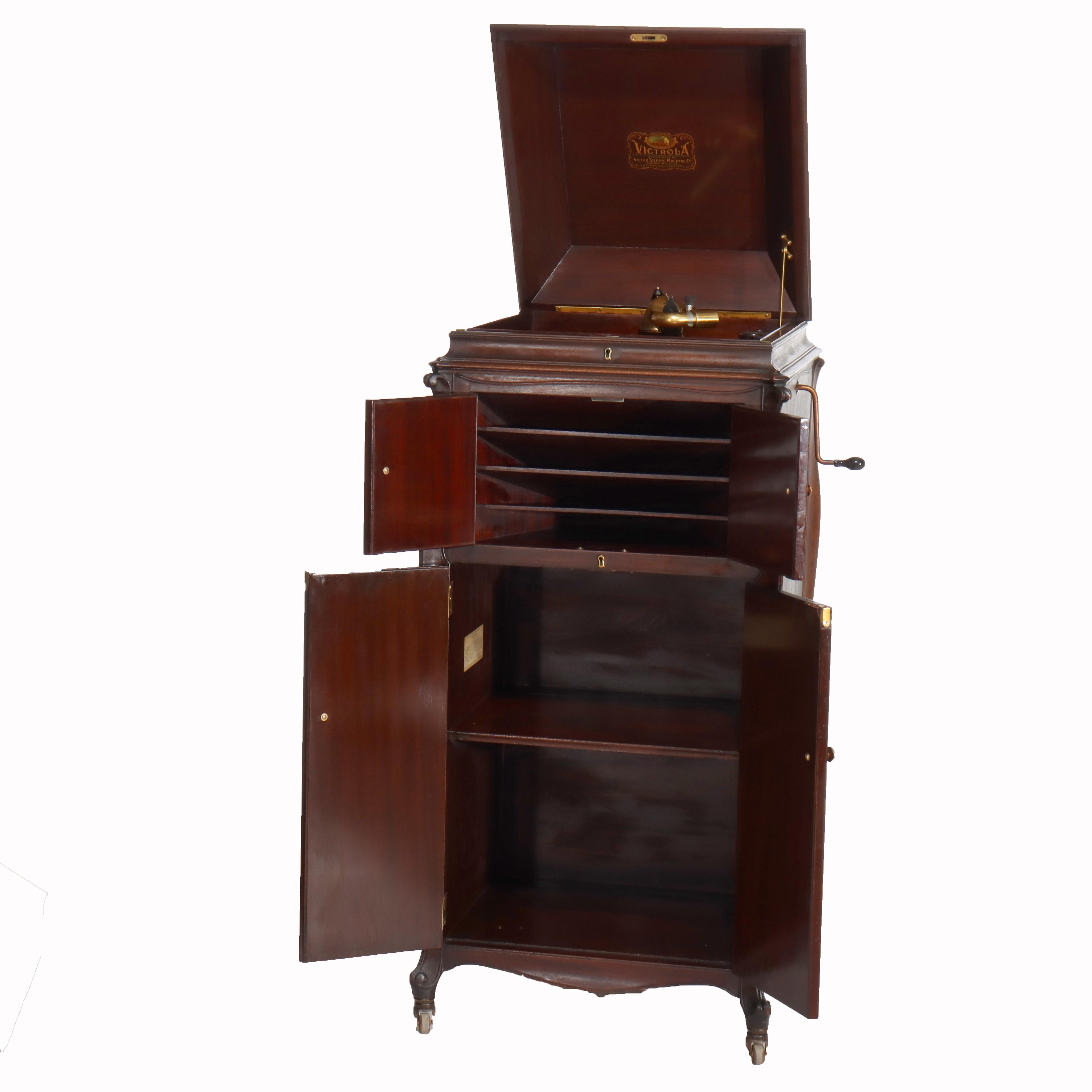 Acajou Victrola XVI acajou, lecteur de disques droit et disques C1900 en vente