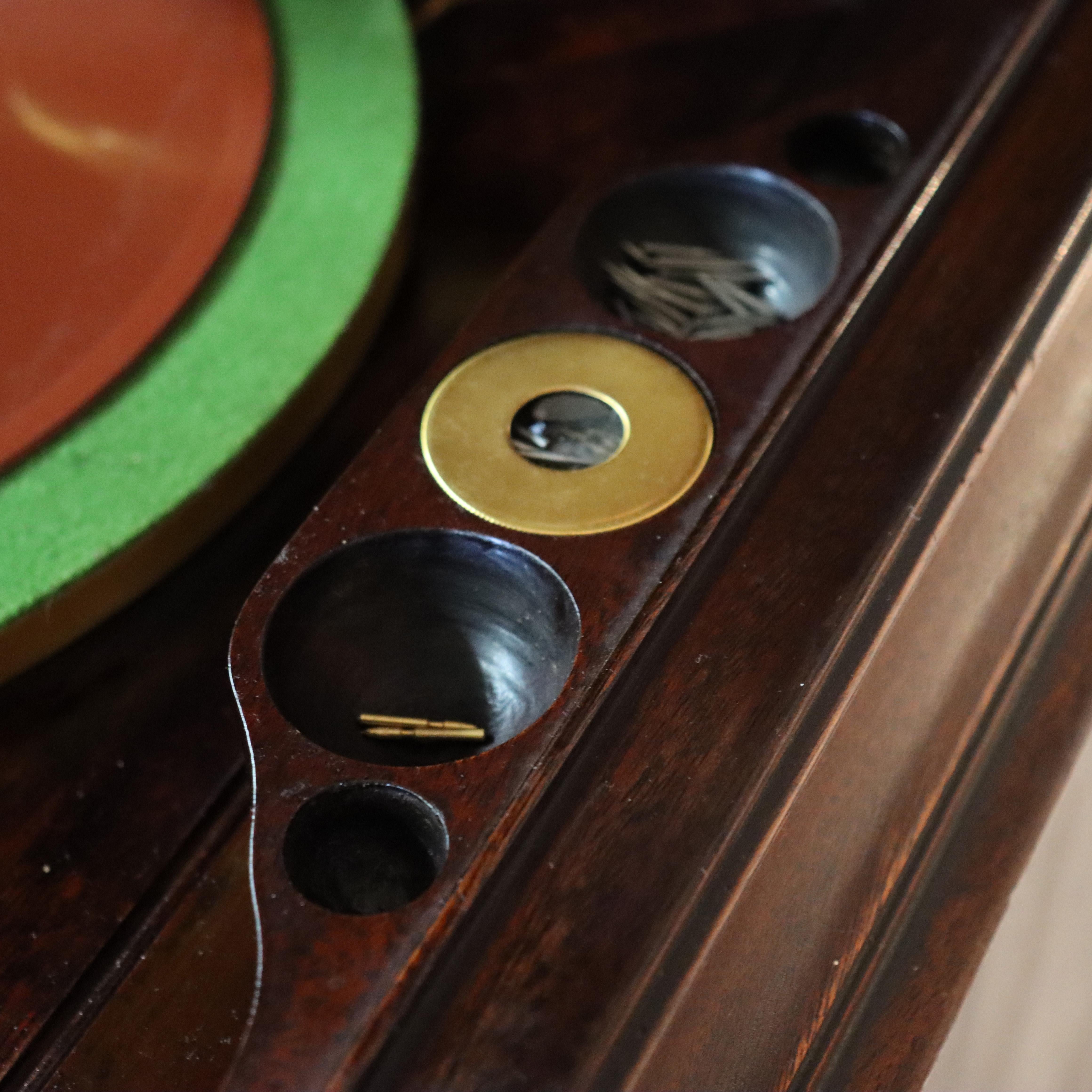 Victrola XVI acajou, lecteur de disques droit et disques C1900 en vente 3