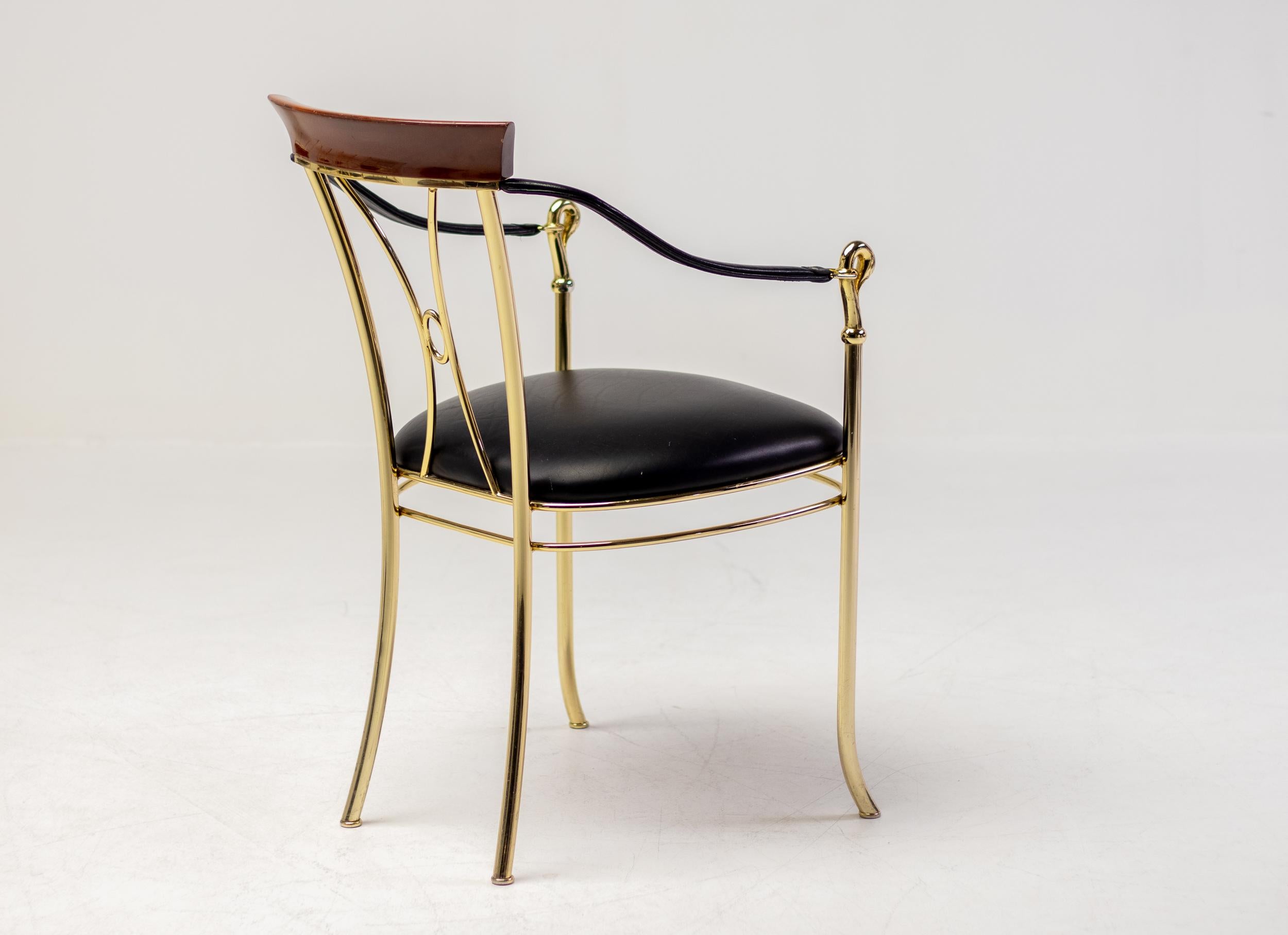 Poli Chaise Swan en laiton Vidal Grau en vente