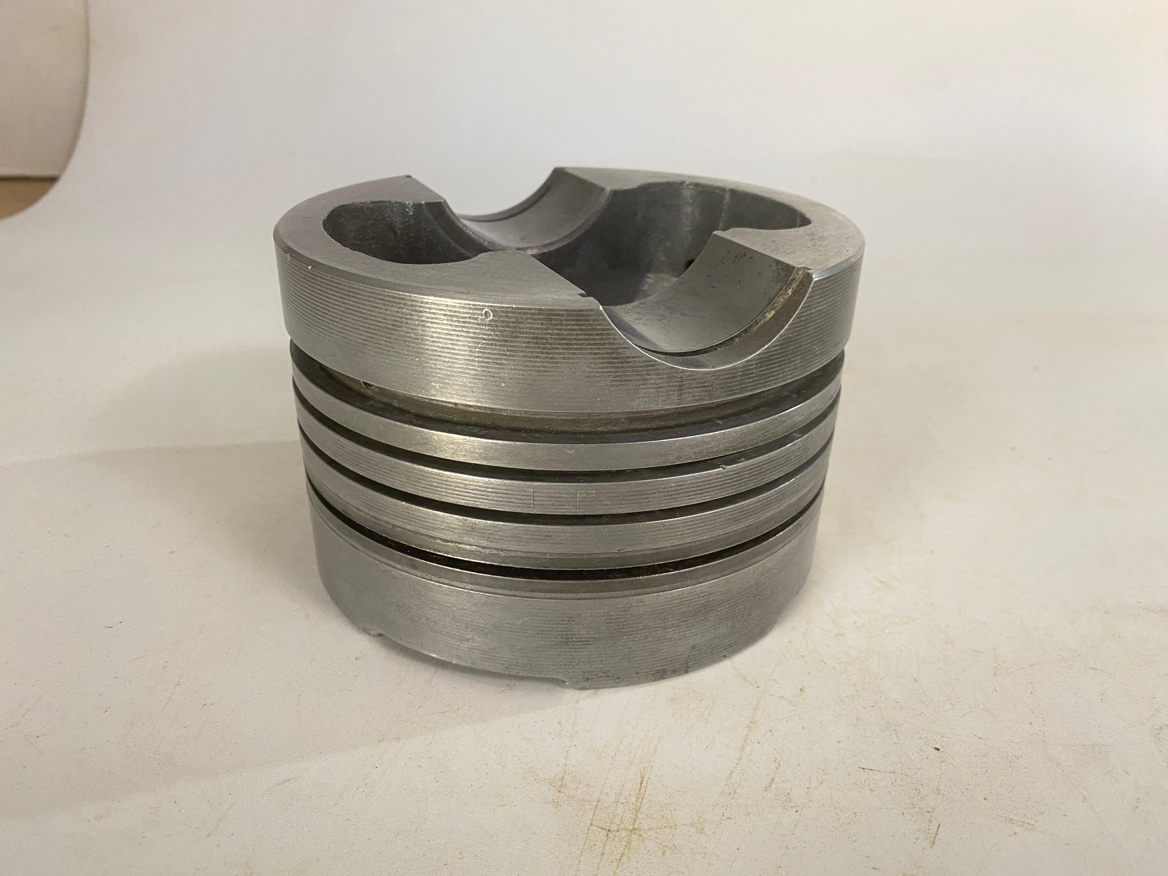 Vide or Ashtrays in Iron cast industrial Style France 1970 For Sale 1