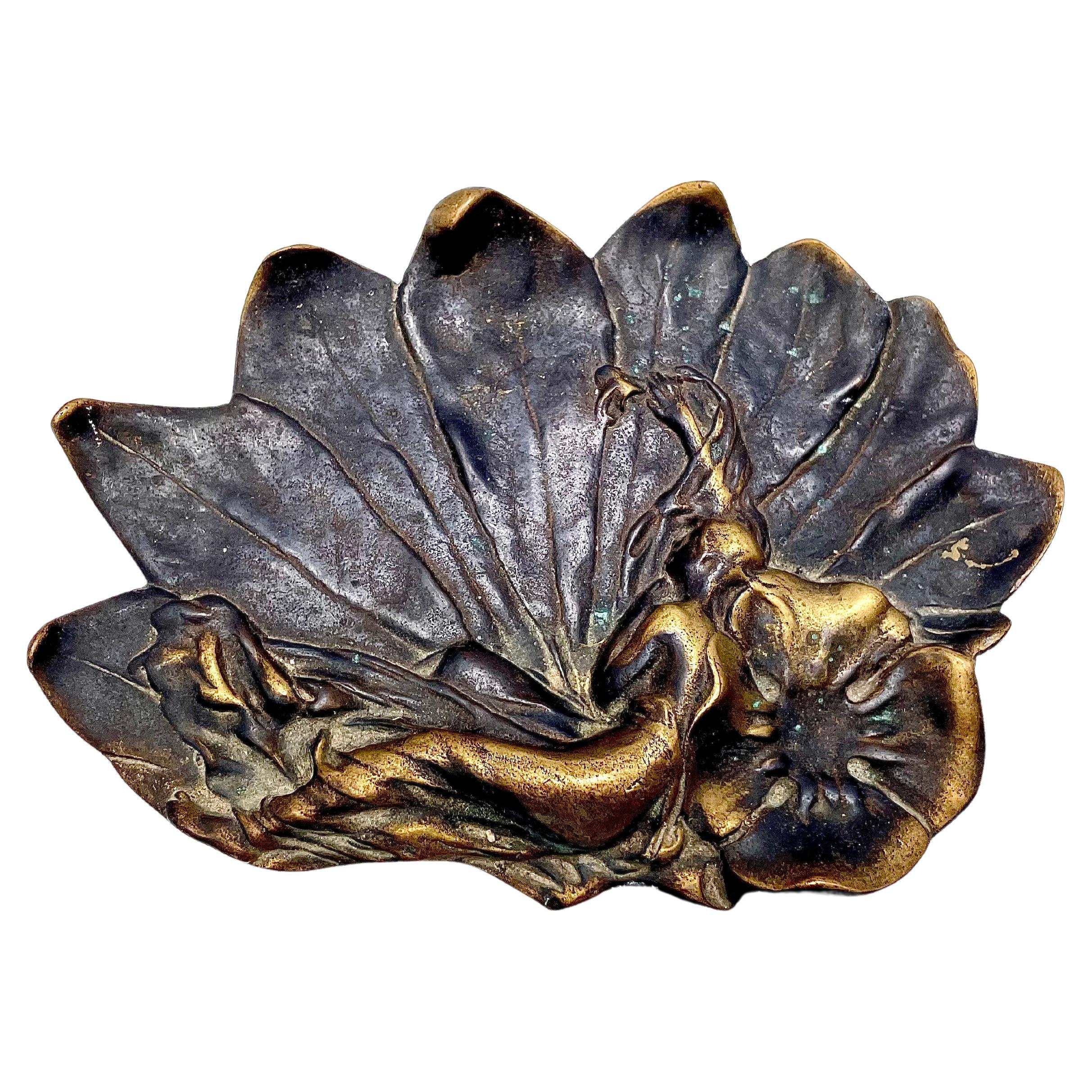 Vide Poche, Art Nouveau Period, in Bronze with Gold and Black Patina For Sale