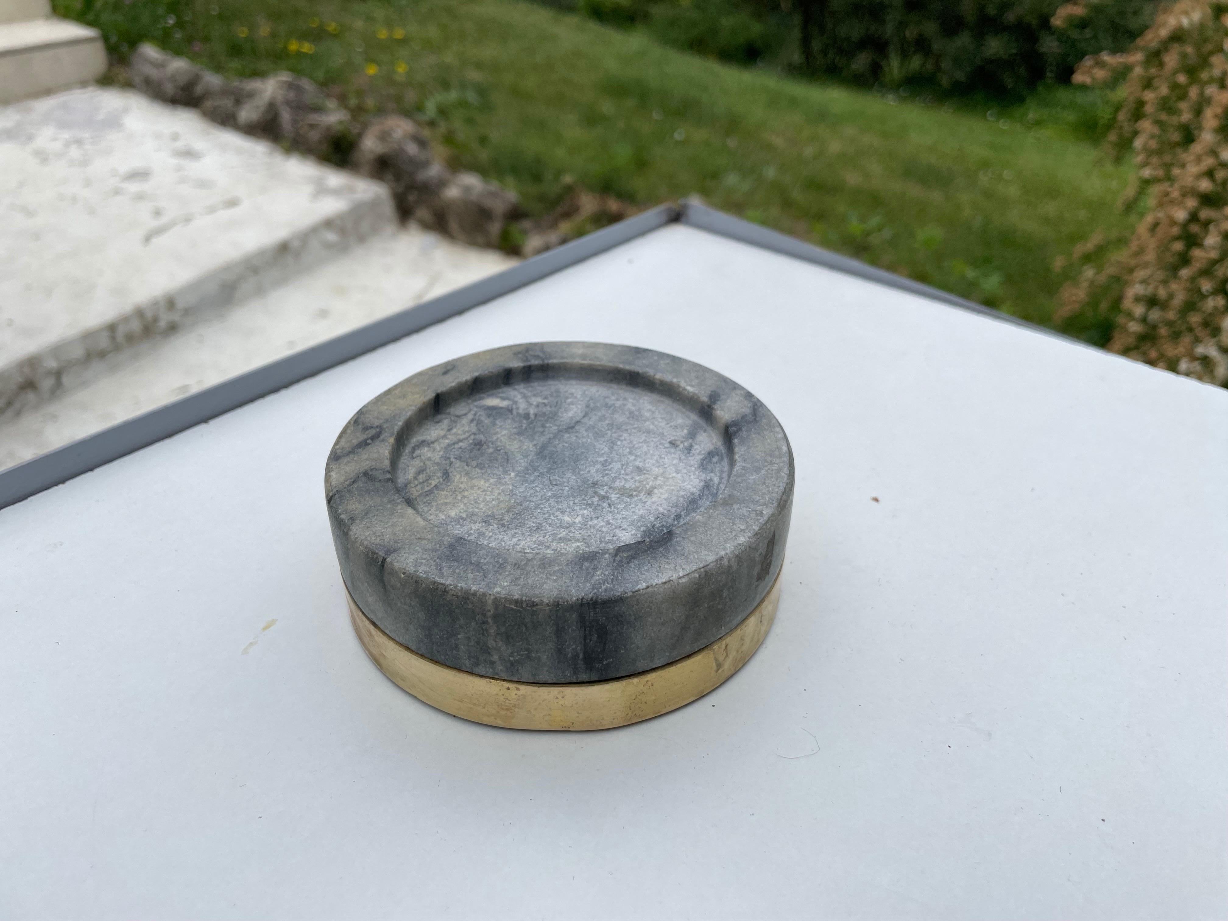 This vide Poche, ashtray is in marble and brass. The color is grey and gold. It has been made i, Italy circa 1950, and is in good condition.