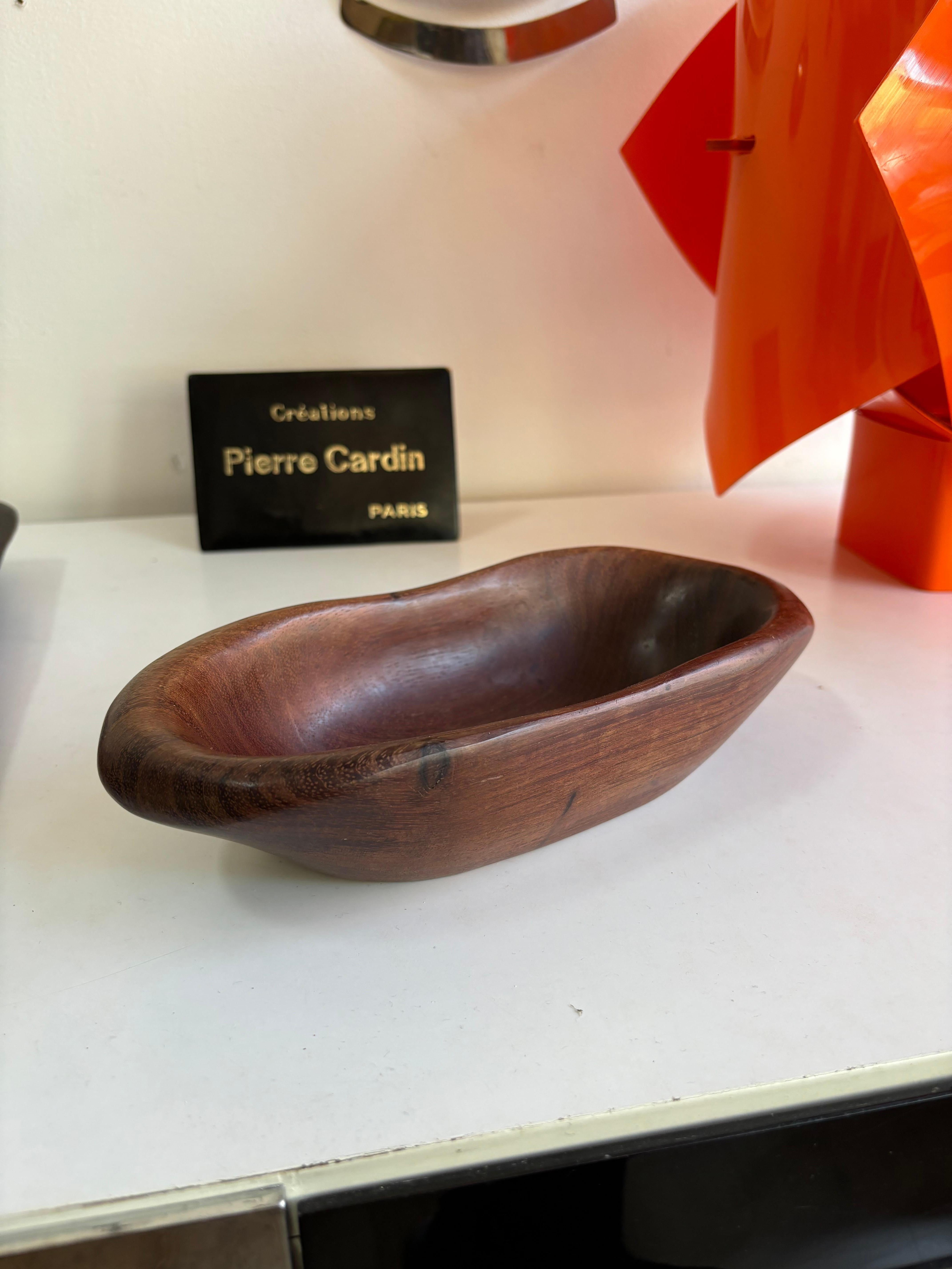 Jolie vide poche par Odile Noll, fille de l'artiste Alexandre Noll. 
Il nostro coupé è firmato. 