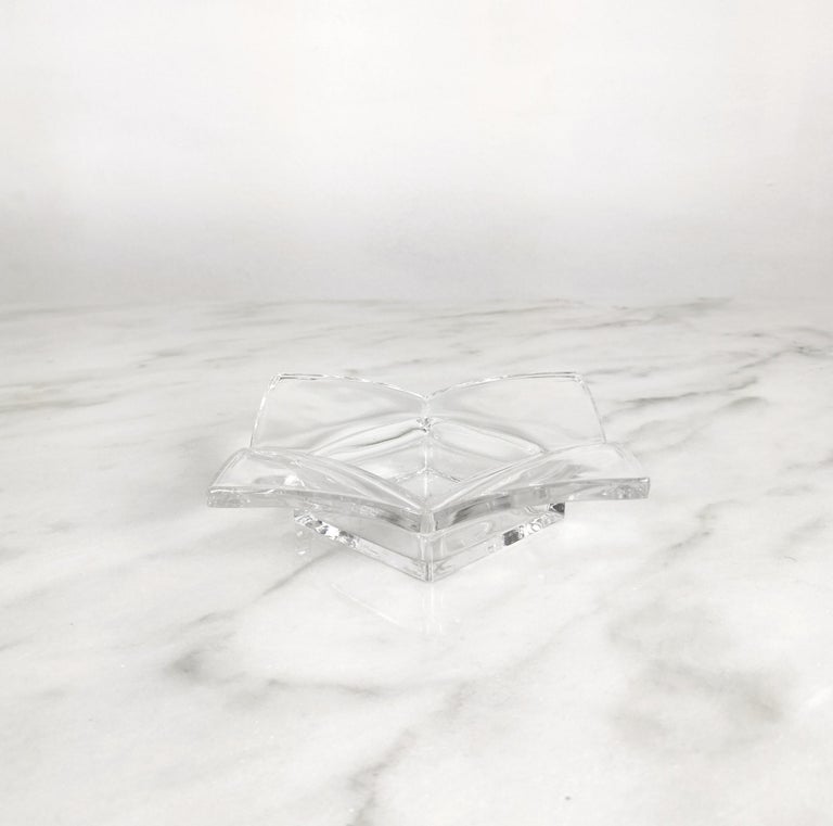 Vide-poche / decorative object produced in Italy in the 70s.
The square-shaped vide-poche was made of transparent crystal glass with a slightly curved border.