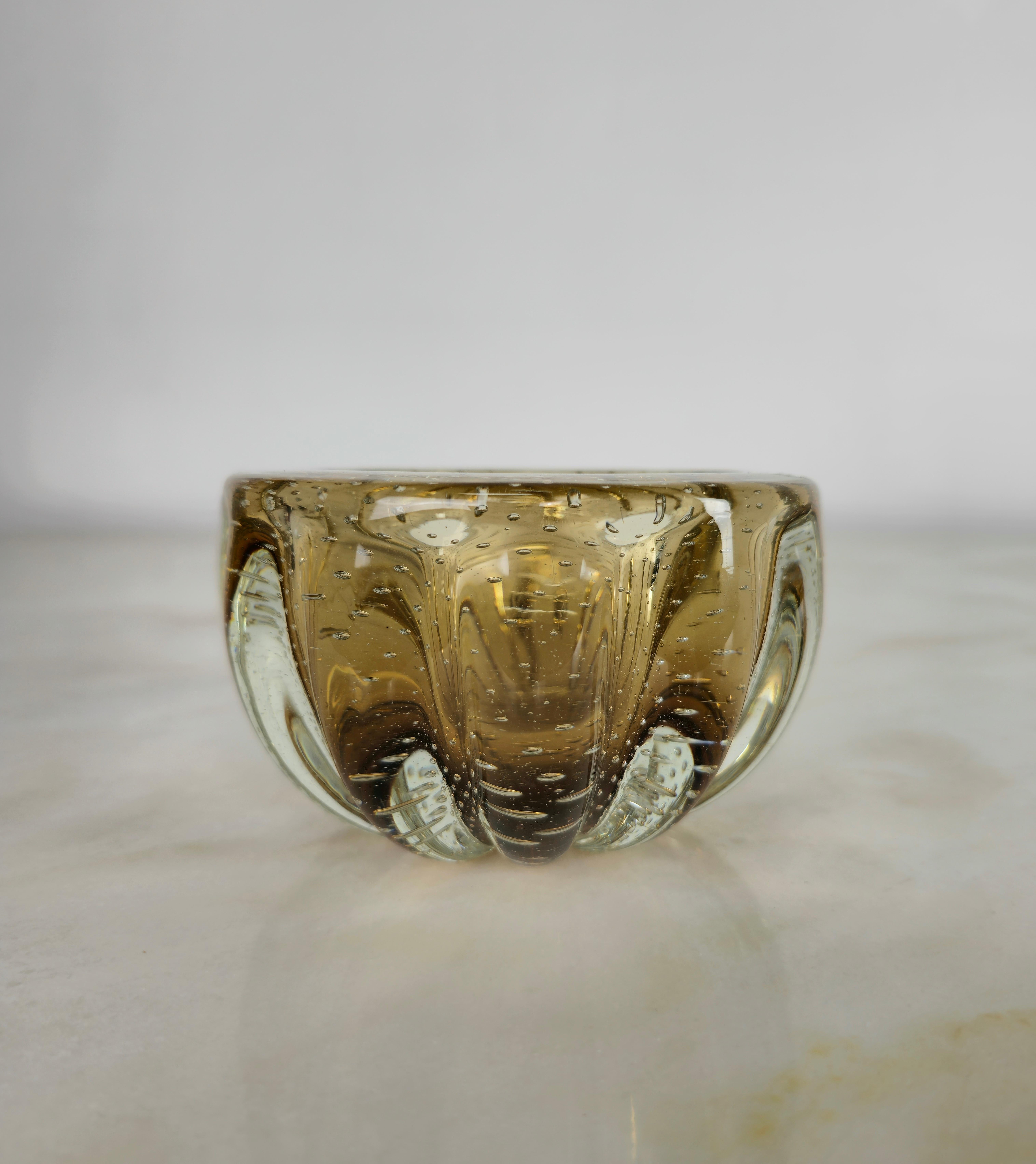 Mid-Century Modern Vide-Poche Decorative Bowl Seguso Bullicante Murano Glass Sommerso, Italy, 1950s