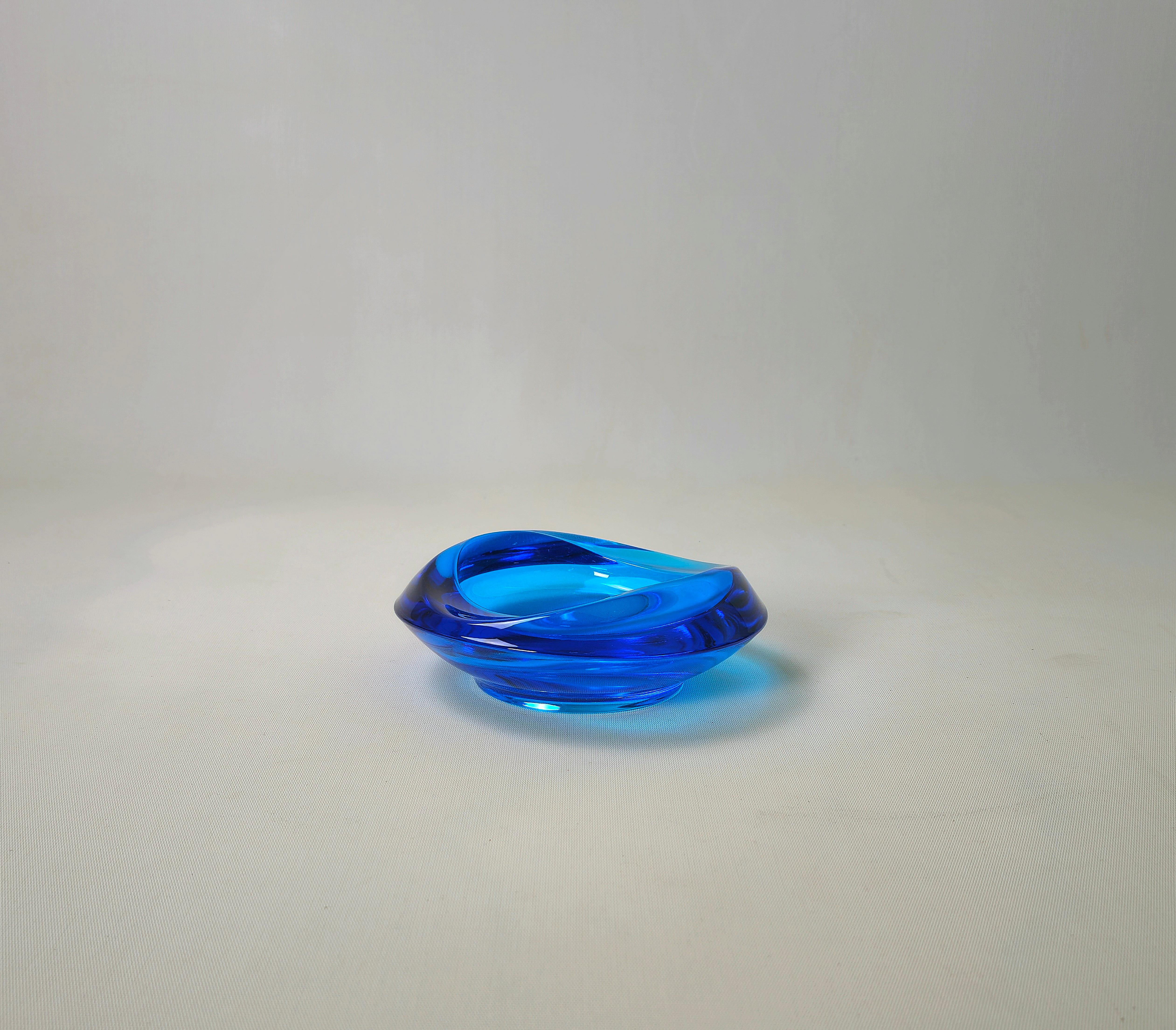 Vide-Poche Objeto decorativo de cristal de Murano azul Diseño italiano de mediados de siglo de 1970 siglo XX en venta