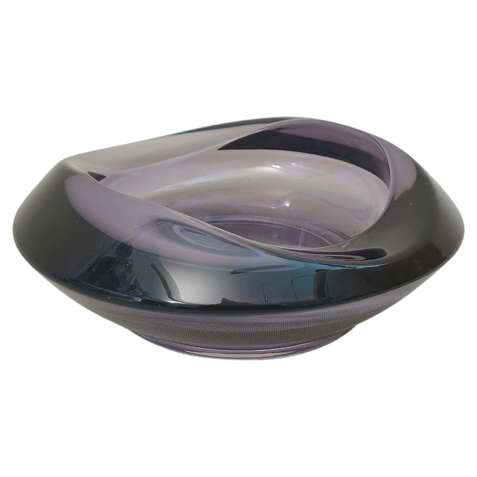Elegant vide-poche/decorative object made of purple Murano glass with an irregularly shaped border. Made in Italy in the 1970s.


Note: We try to offer our customers an excellent service even in shipments all over the world, collaborating with one