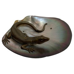 Antique Vide Poche En Coquillage Rehaussé D'une Sculpture De Lezard En Bronze, 19th