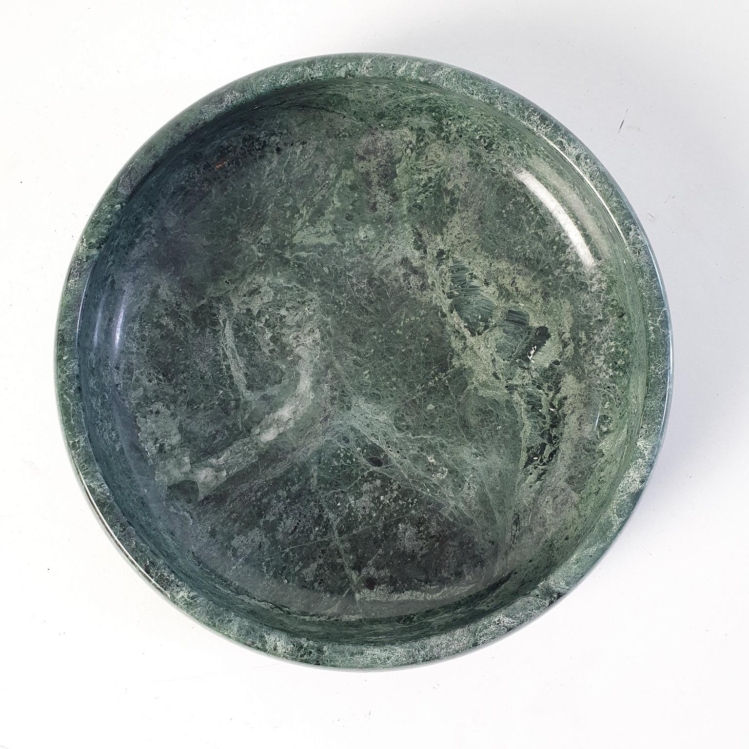 Vintage vide poche bowl in green guatemala marble in extremely good condition and without any damages.