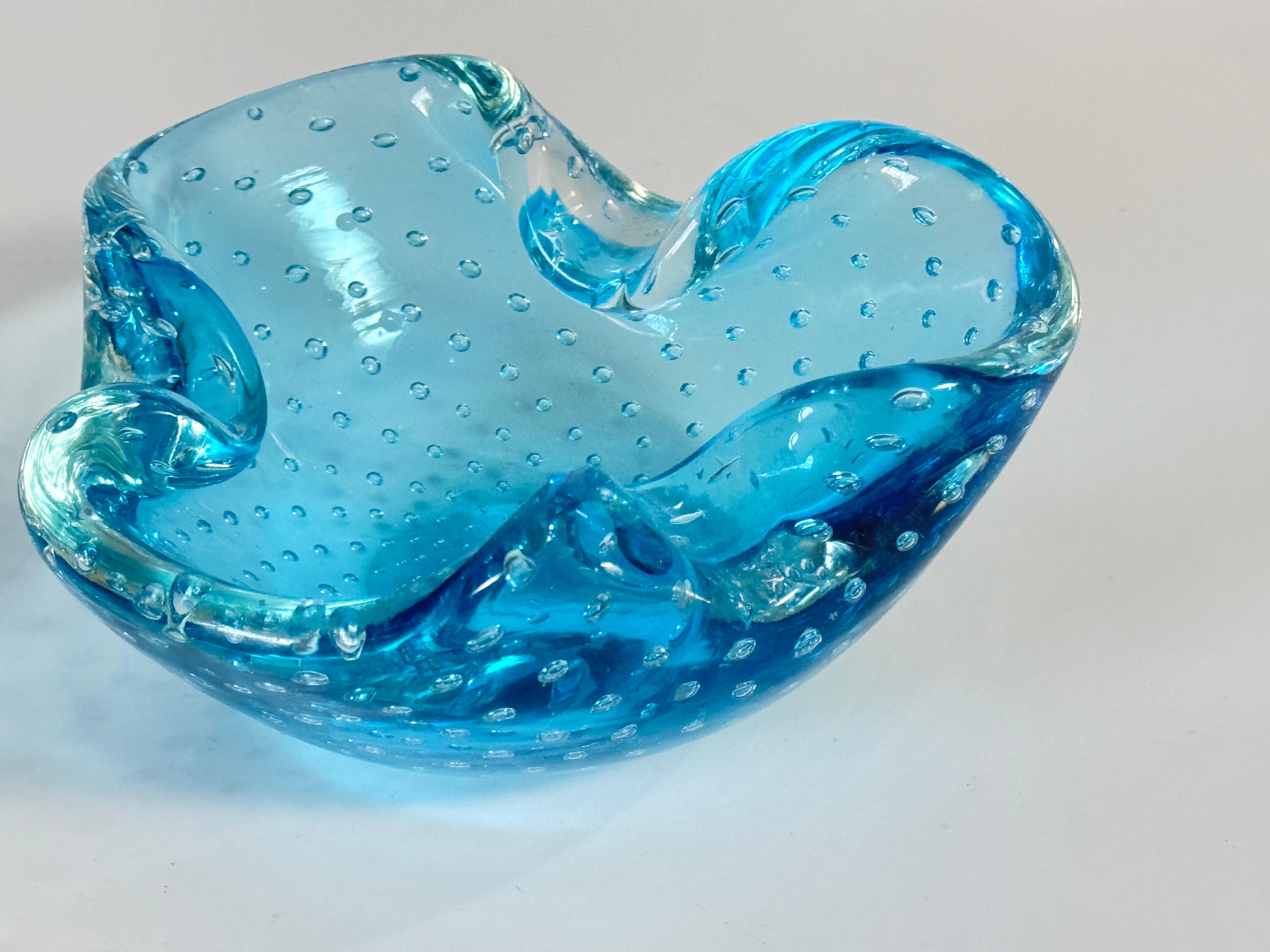 Vide Poche or Ashtray in  Art Glass Venice Blue Color Italy Murano 1970  In Good Condition For Sale In Auribeau sur Siagne, FR